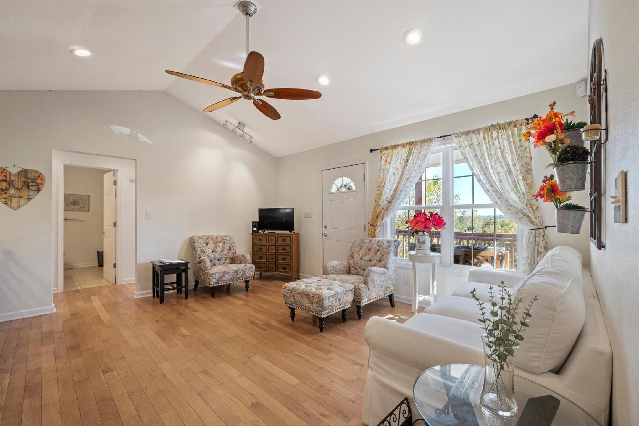 Three-Bedroom House photo 2