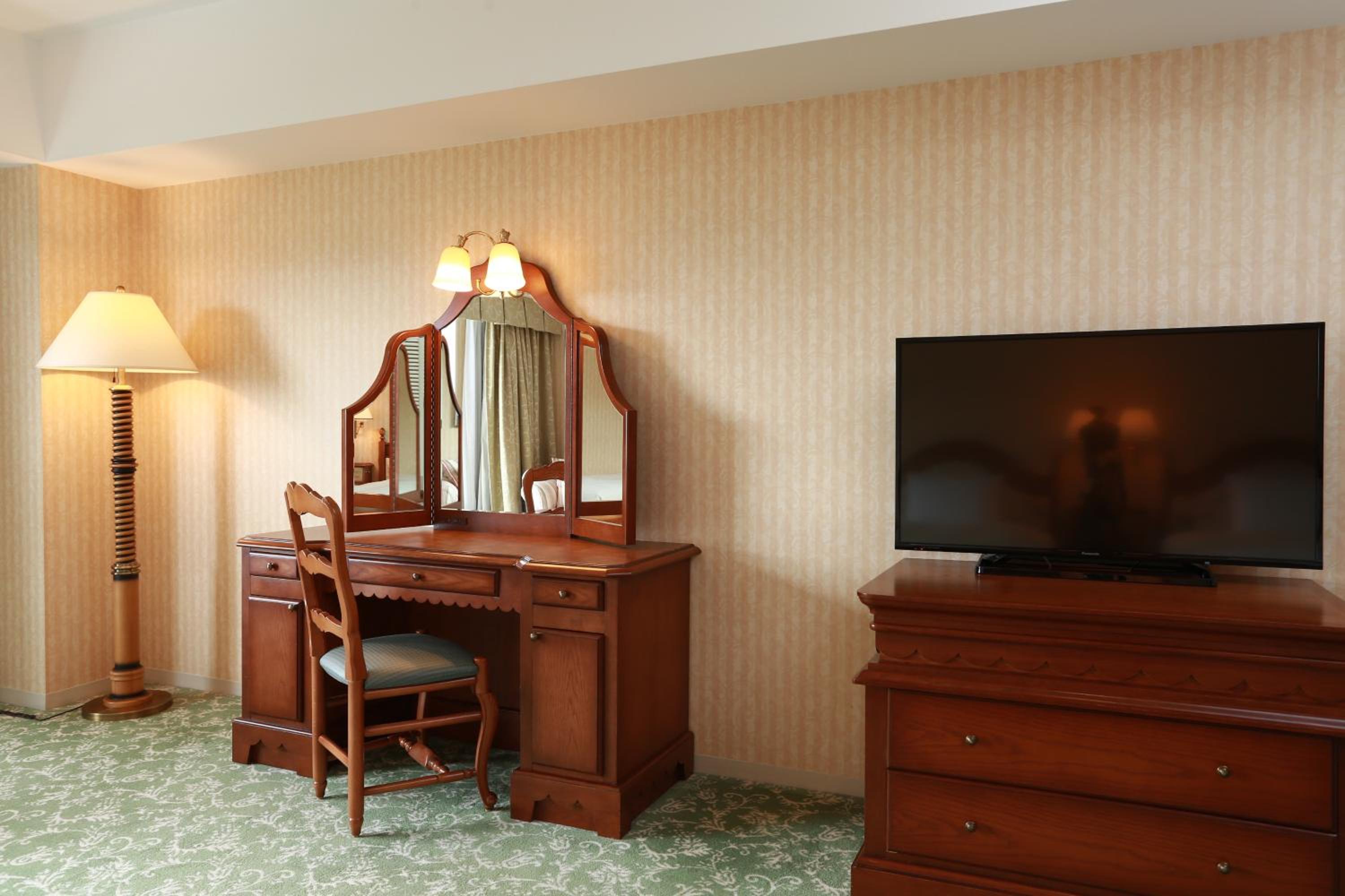 Deluxe King Room - Non-Smoking