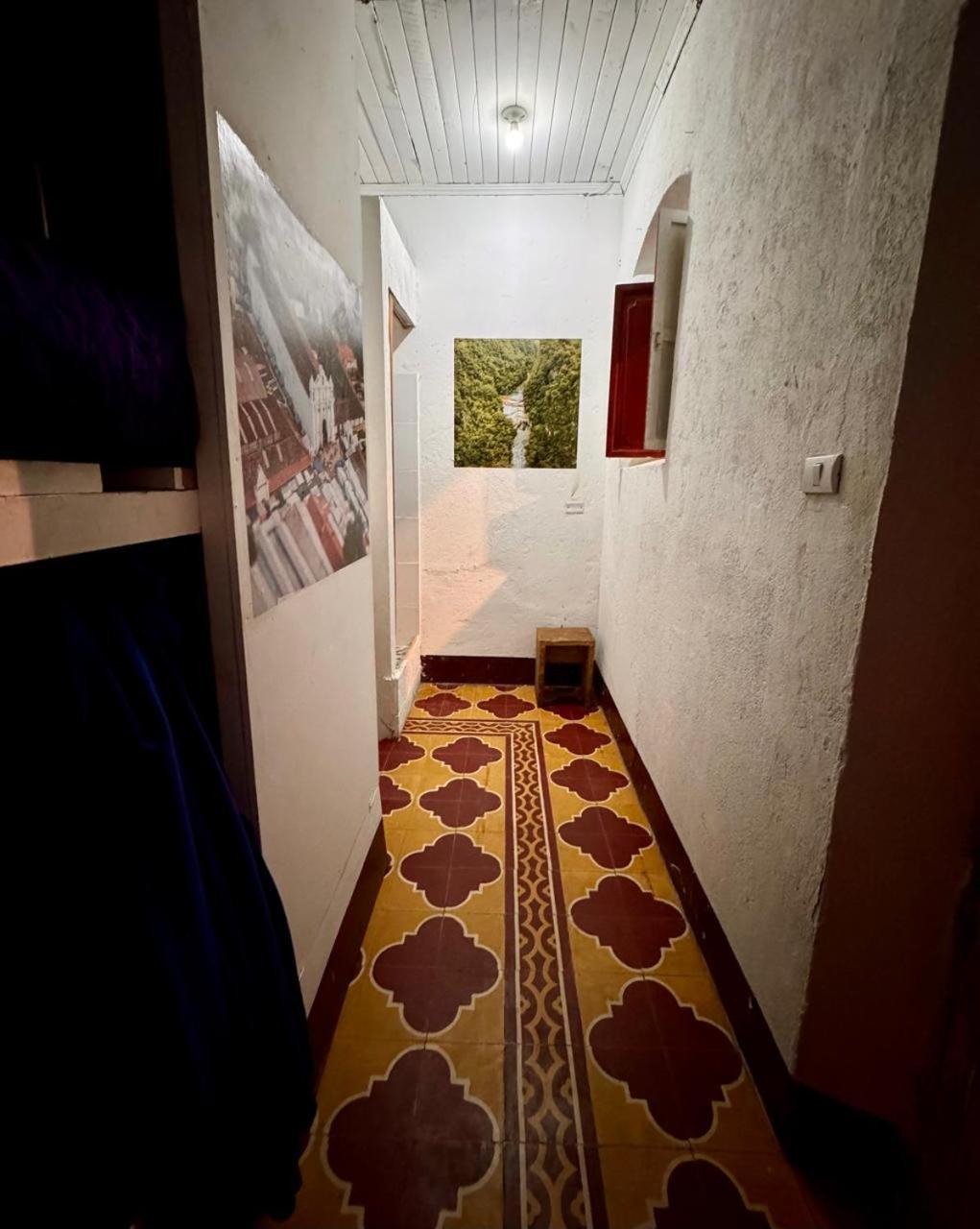 6-Bed Mixed Dormitory Room photo 2
