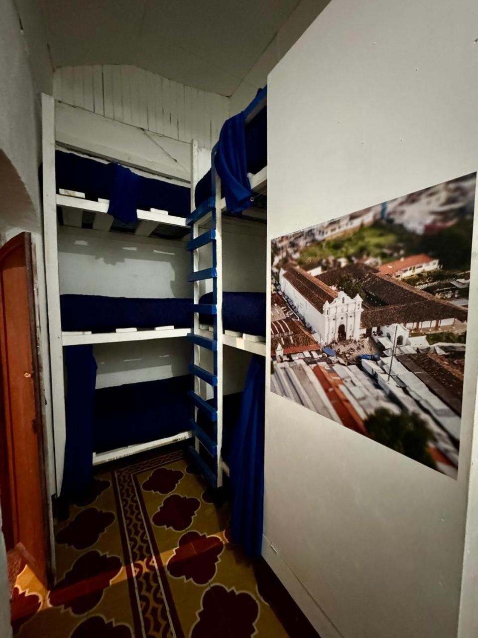 6-Bed Mixed Dormitory Room photo 3