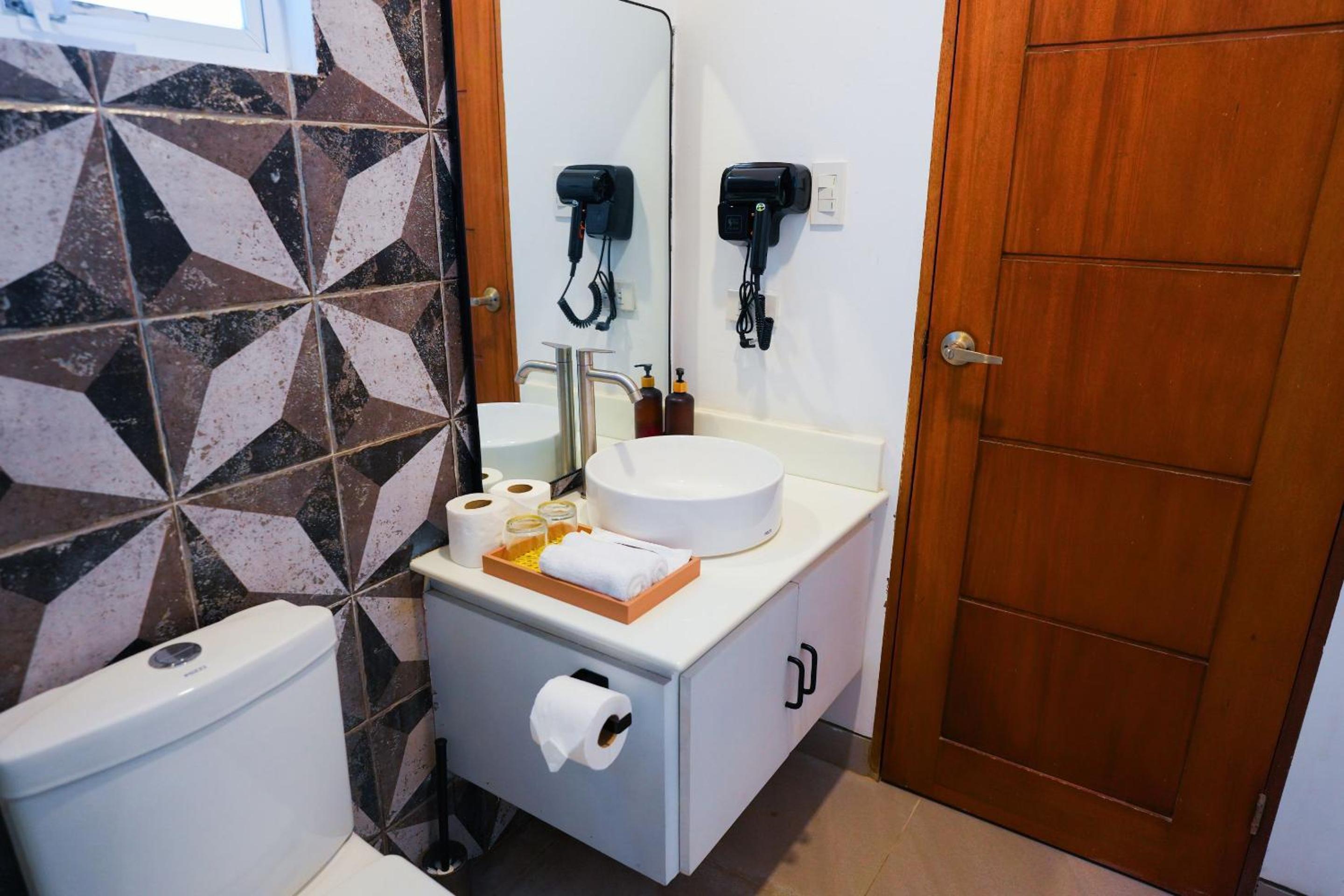 Standard Twin Room - Photo 5