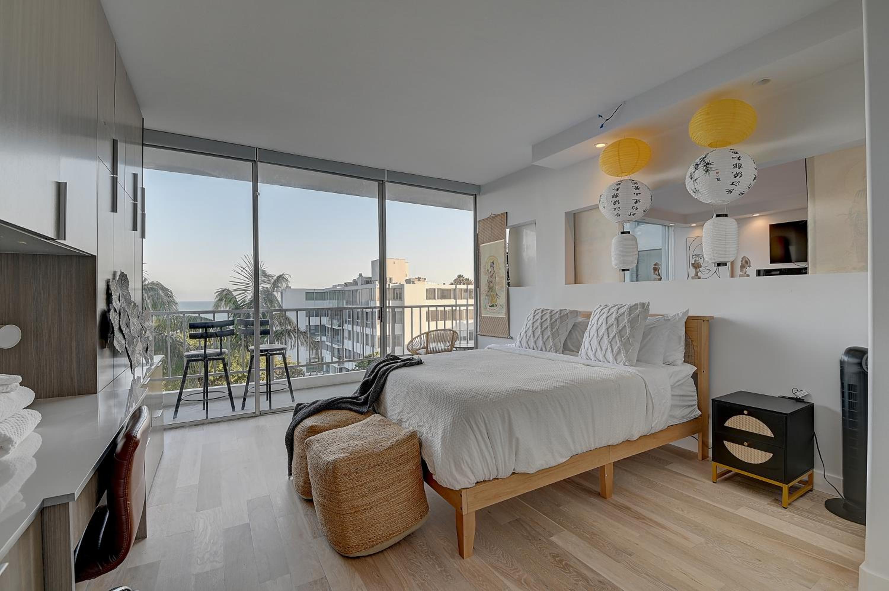 Deluxe One-Bedroom Apartment With Ocean View