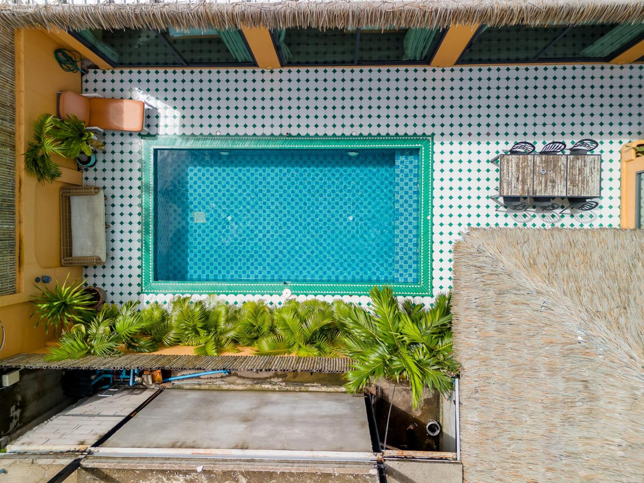 Four-Bedroom Villa with Private Pool - Photo 2