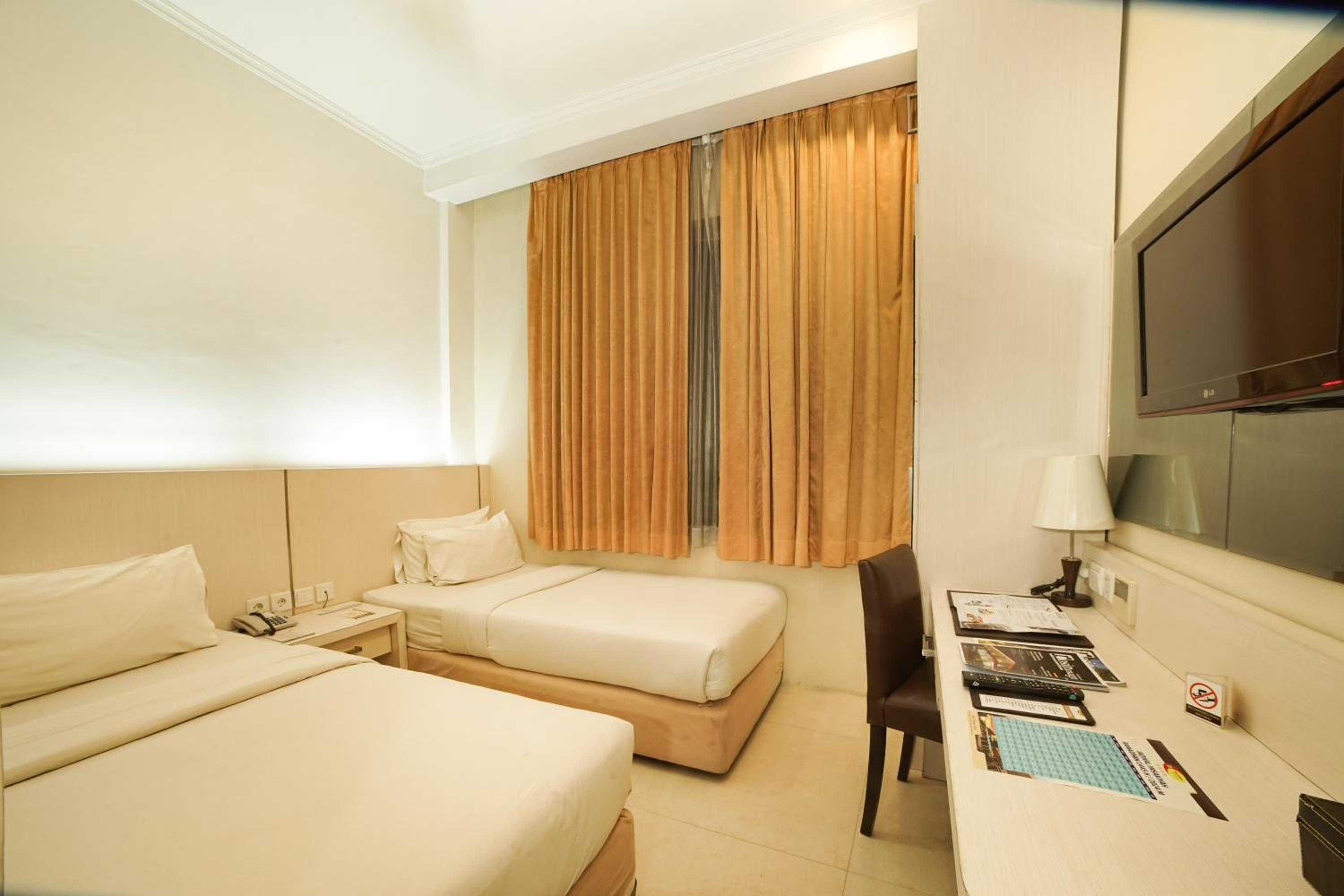 Standard Twin Room - Photo 2