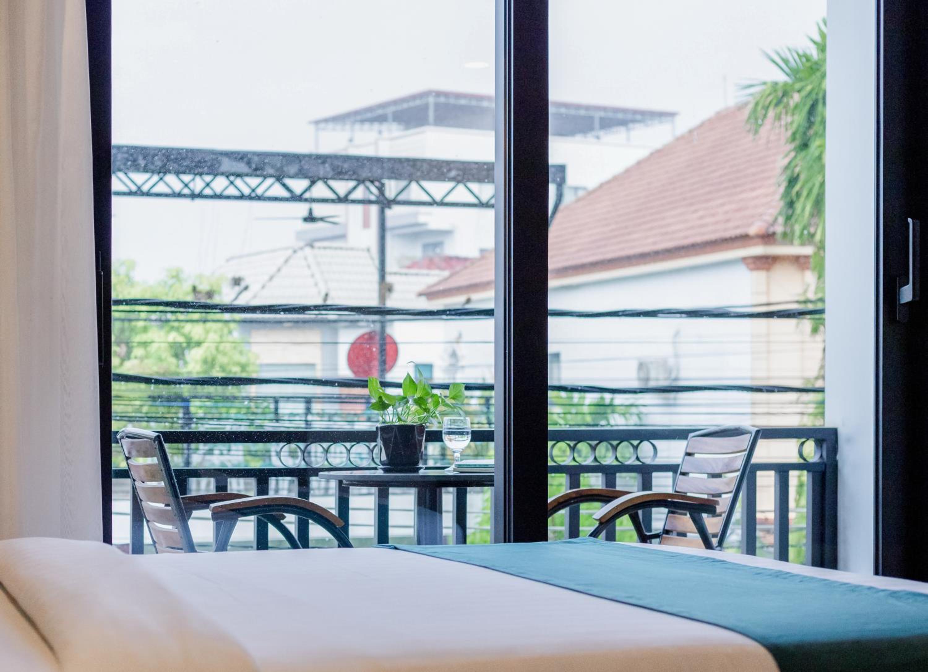 Deluxe Double Room with Balcony - Free Pick Up at Bus station photo 2