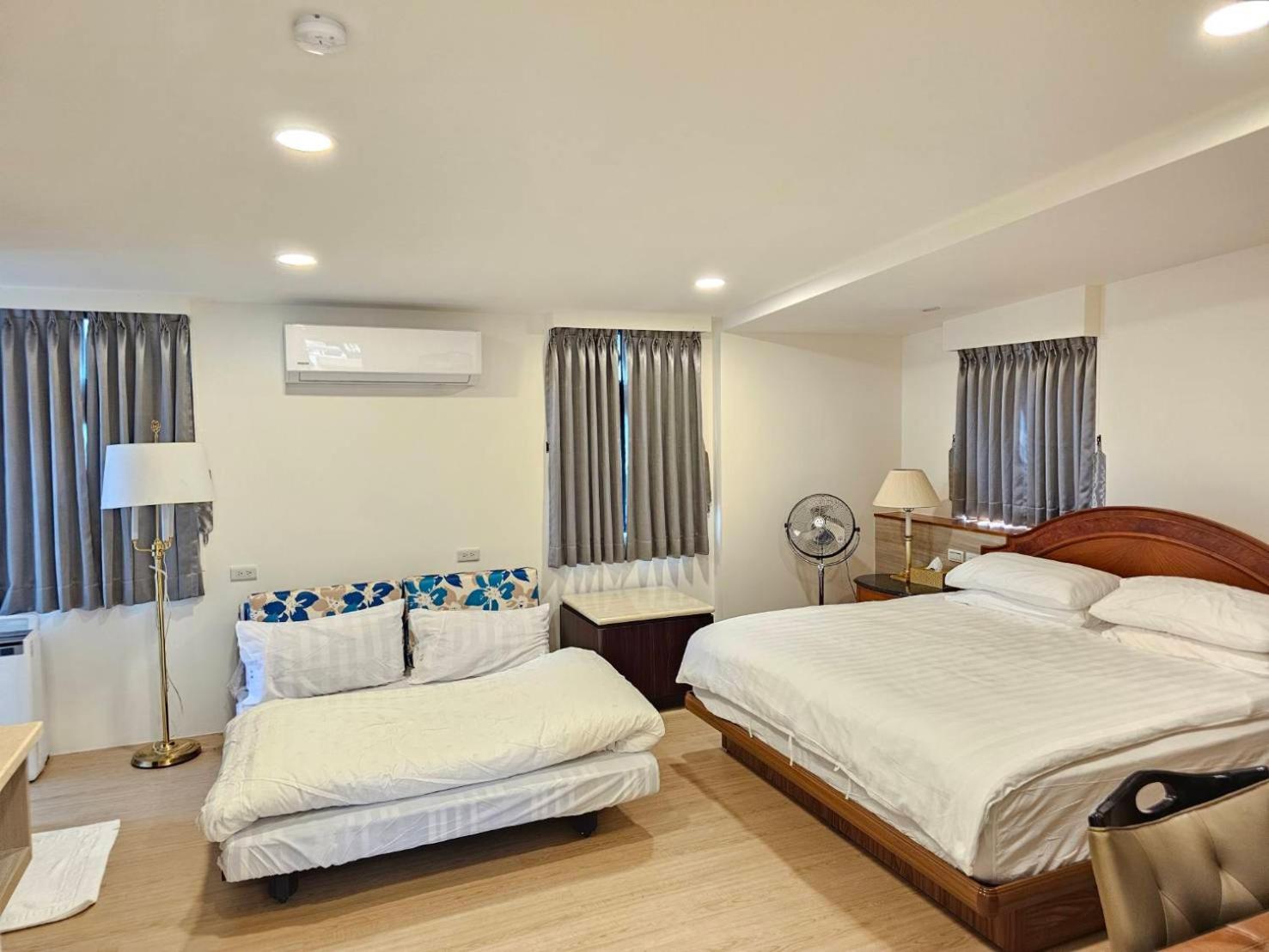 Family Room with Terrace photo 2