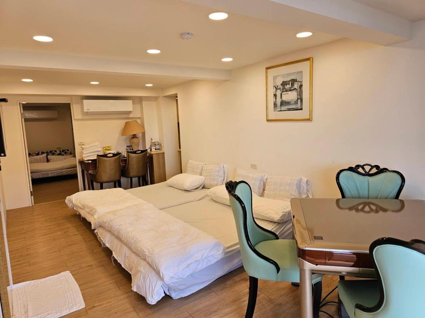 Family Room with Terrace photo 3