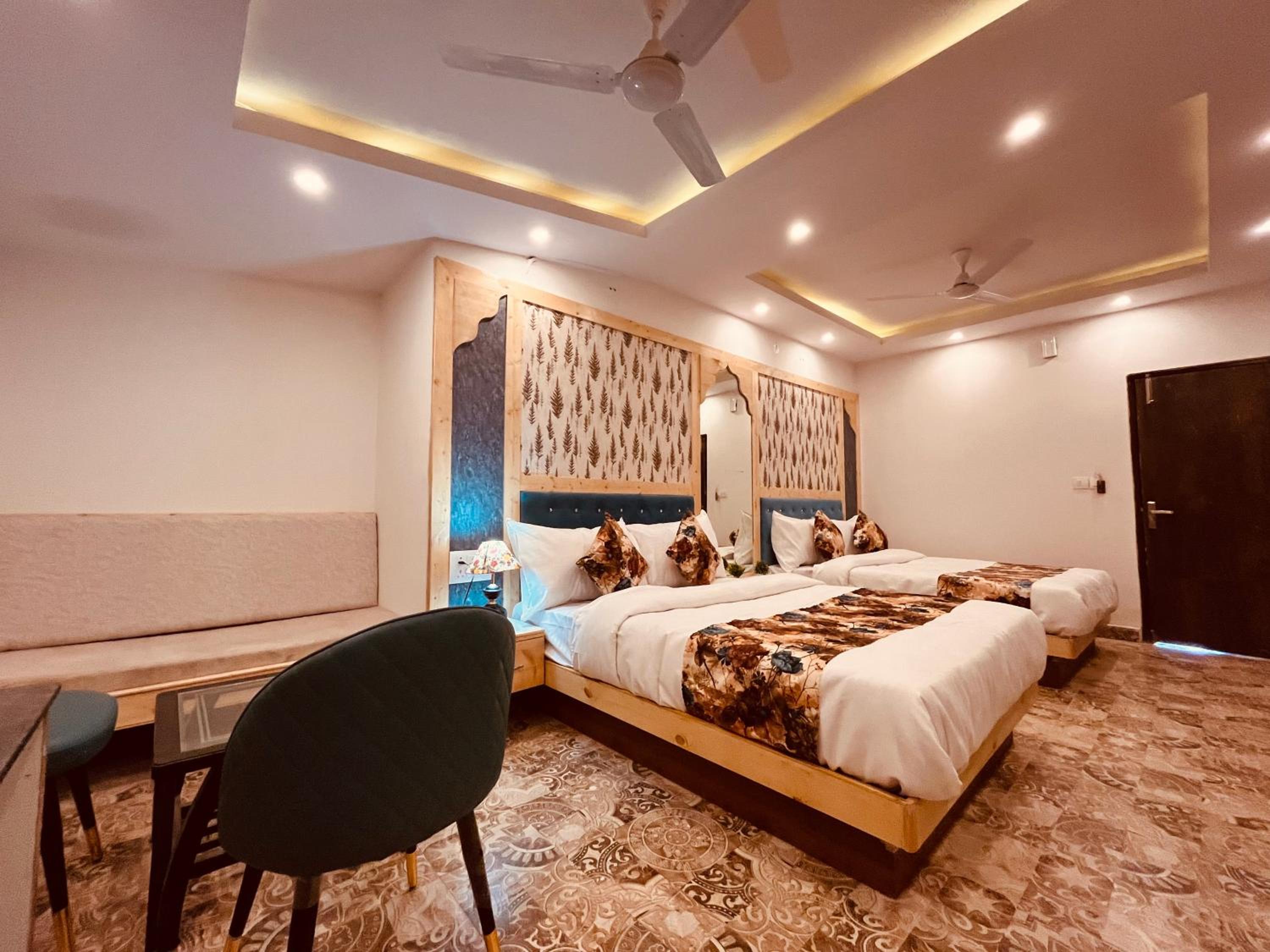 Deluxe Queen Room With Two Queen Beds photo 3