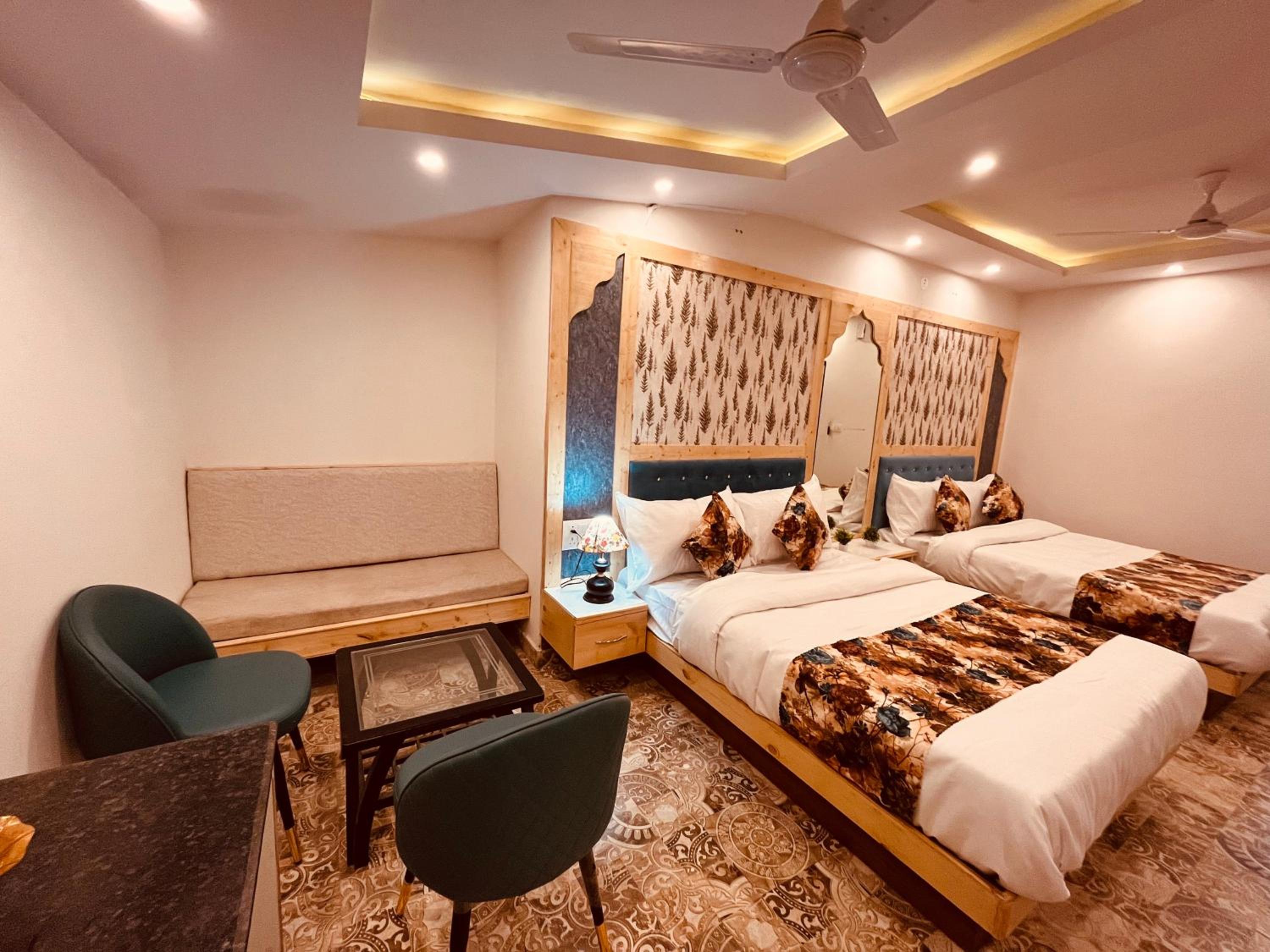 Deluxe Queen Room With Two Queen Beds photo 2