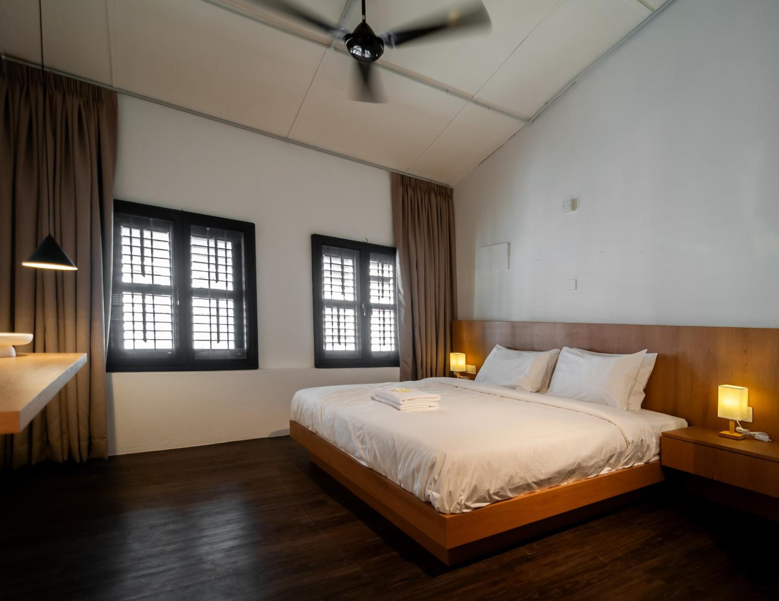 Deluxe King Suite photo 1