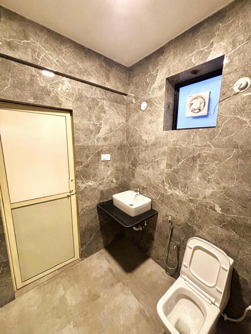 Superior King Suite photo 3