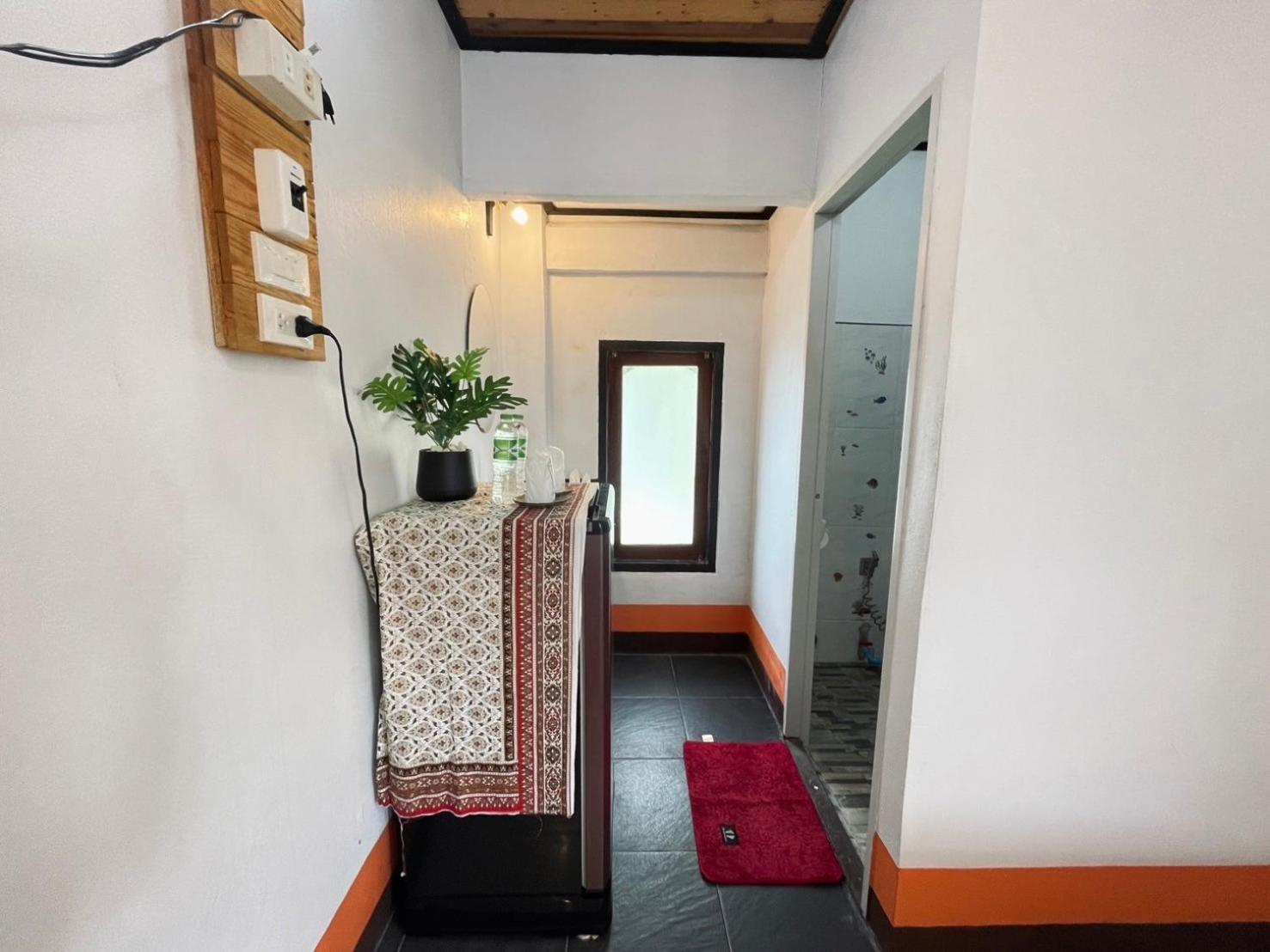 Standard Double Room - Photo 9