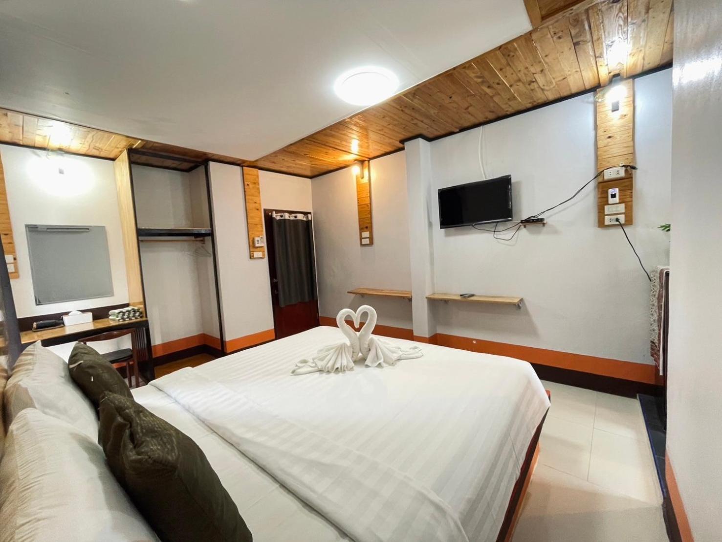 Standard Double Room - Photo 15