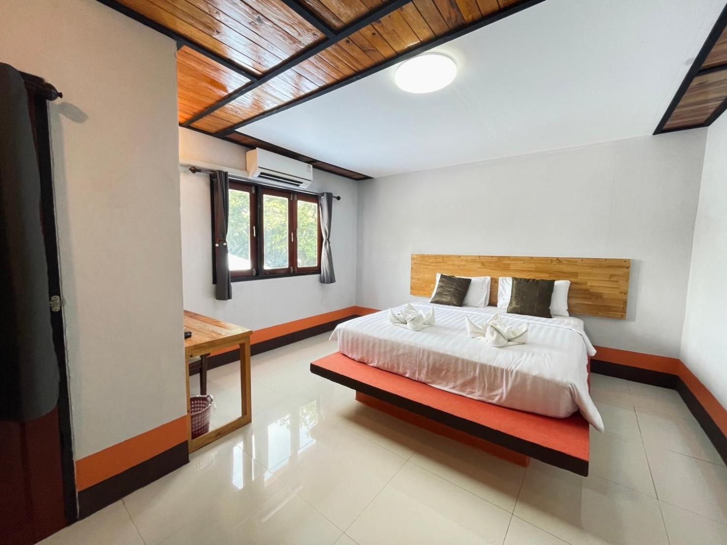 Budget Double Room - Photo 6