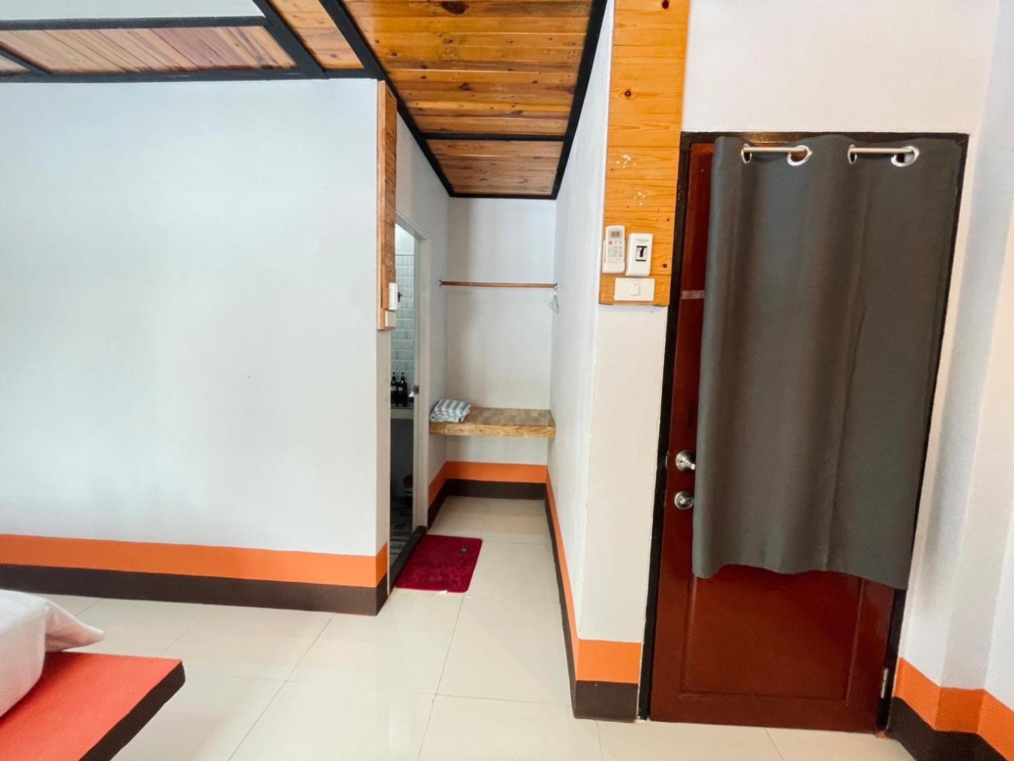 Budget Double Room - Photo 8
