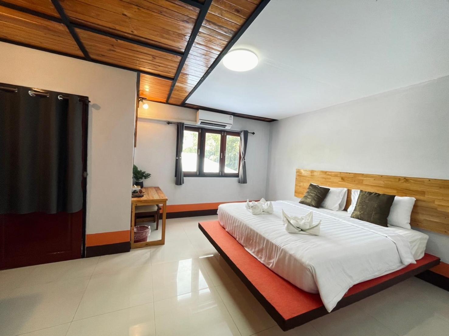 Budget Double Room - Photo 11