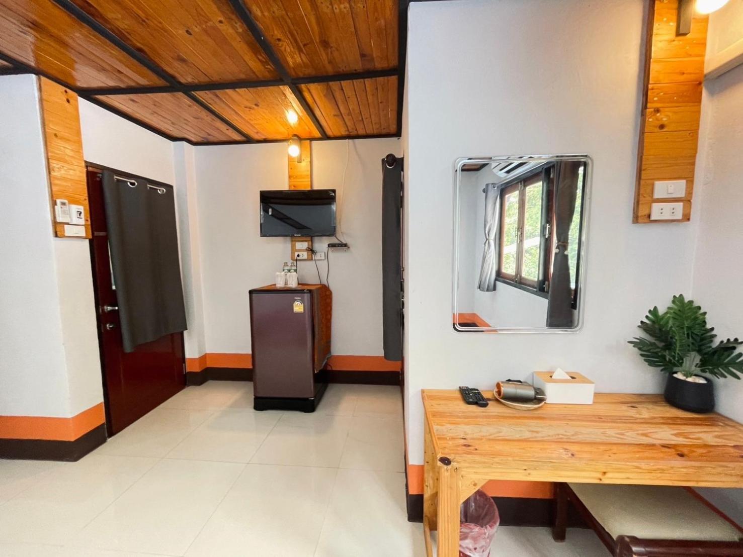 Budget Double Room - Photo 7