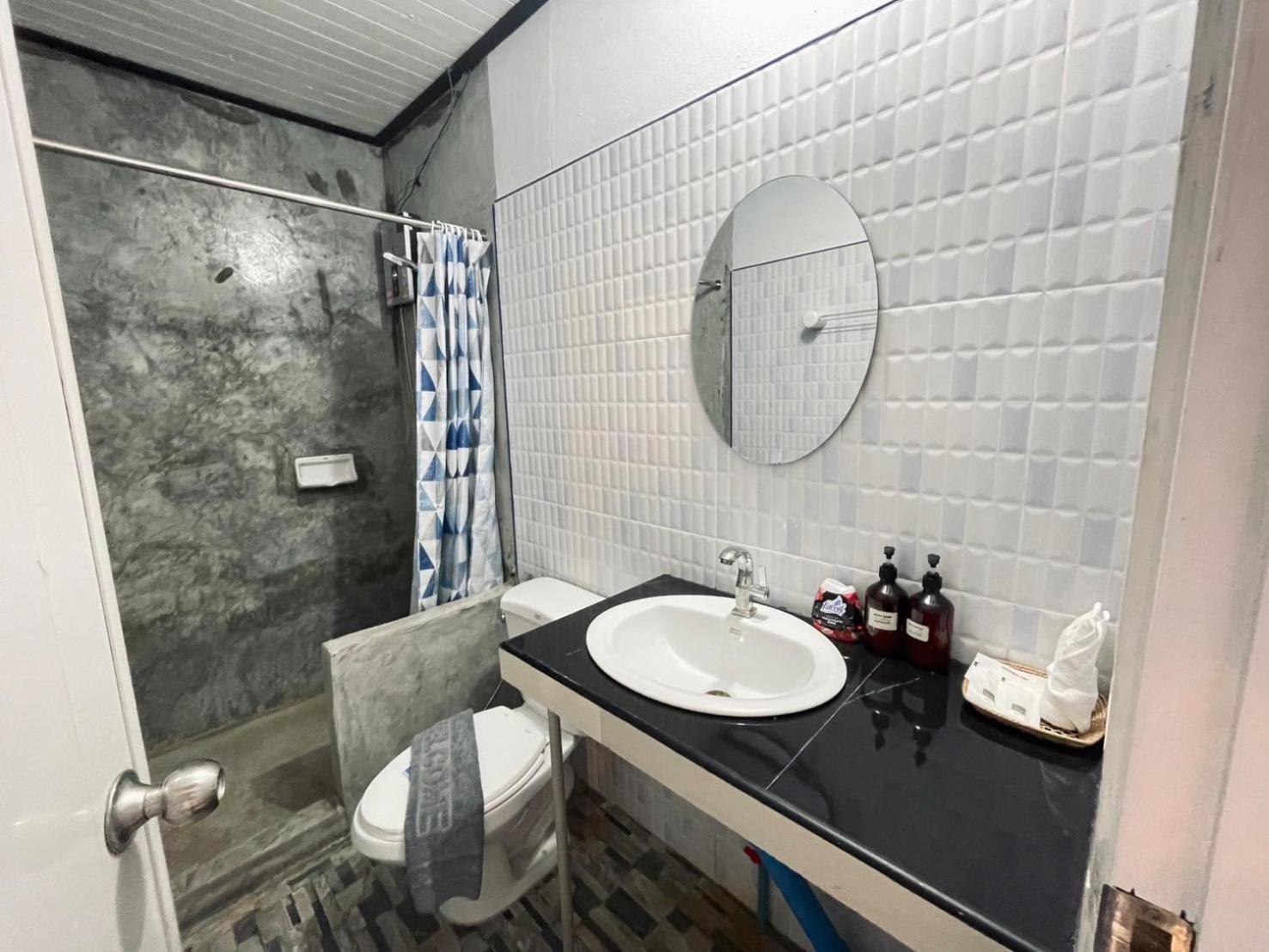 Budget Double Room - Photo 10