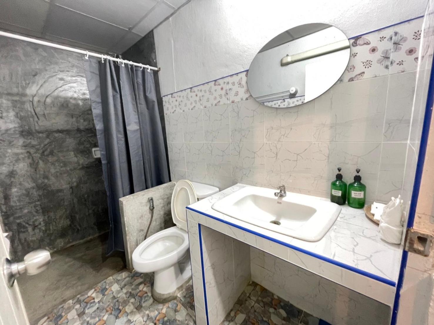 Basic Triple Room photo 2