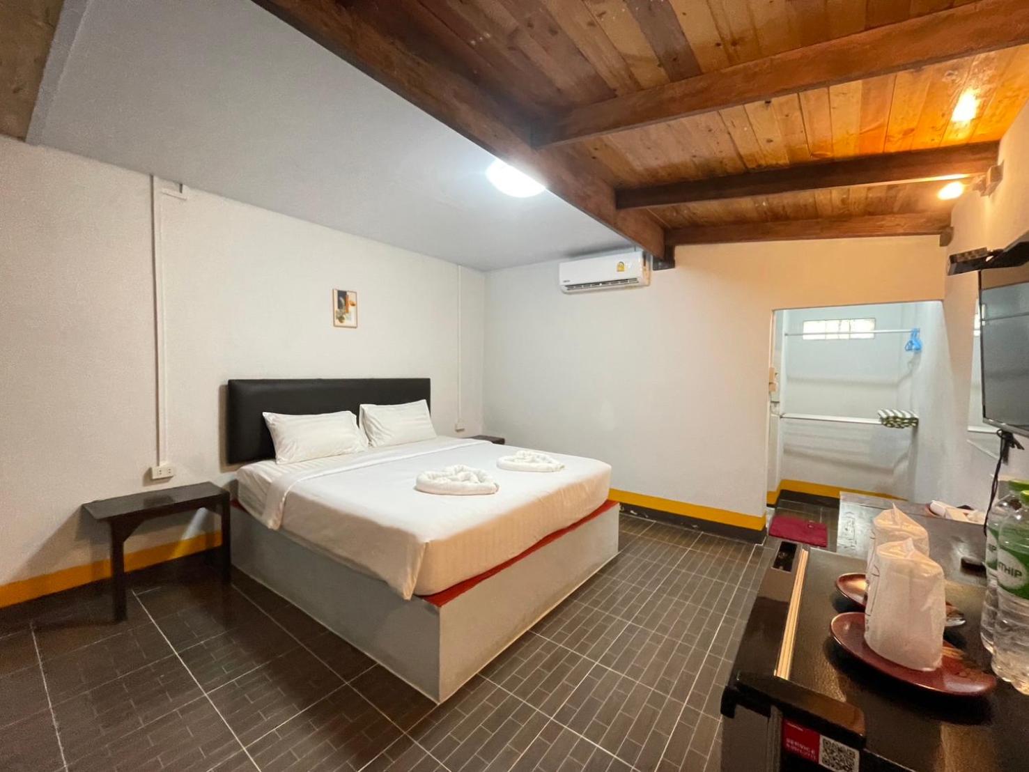 Budget Double Room photo 3