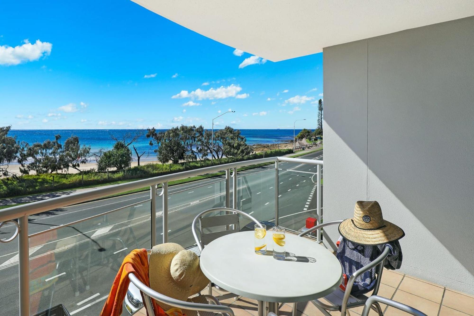 Superior Two Bedroom Ocean Front Apartment photo 3