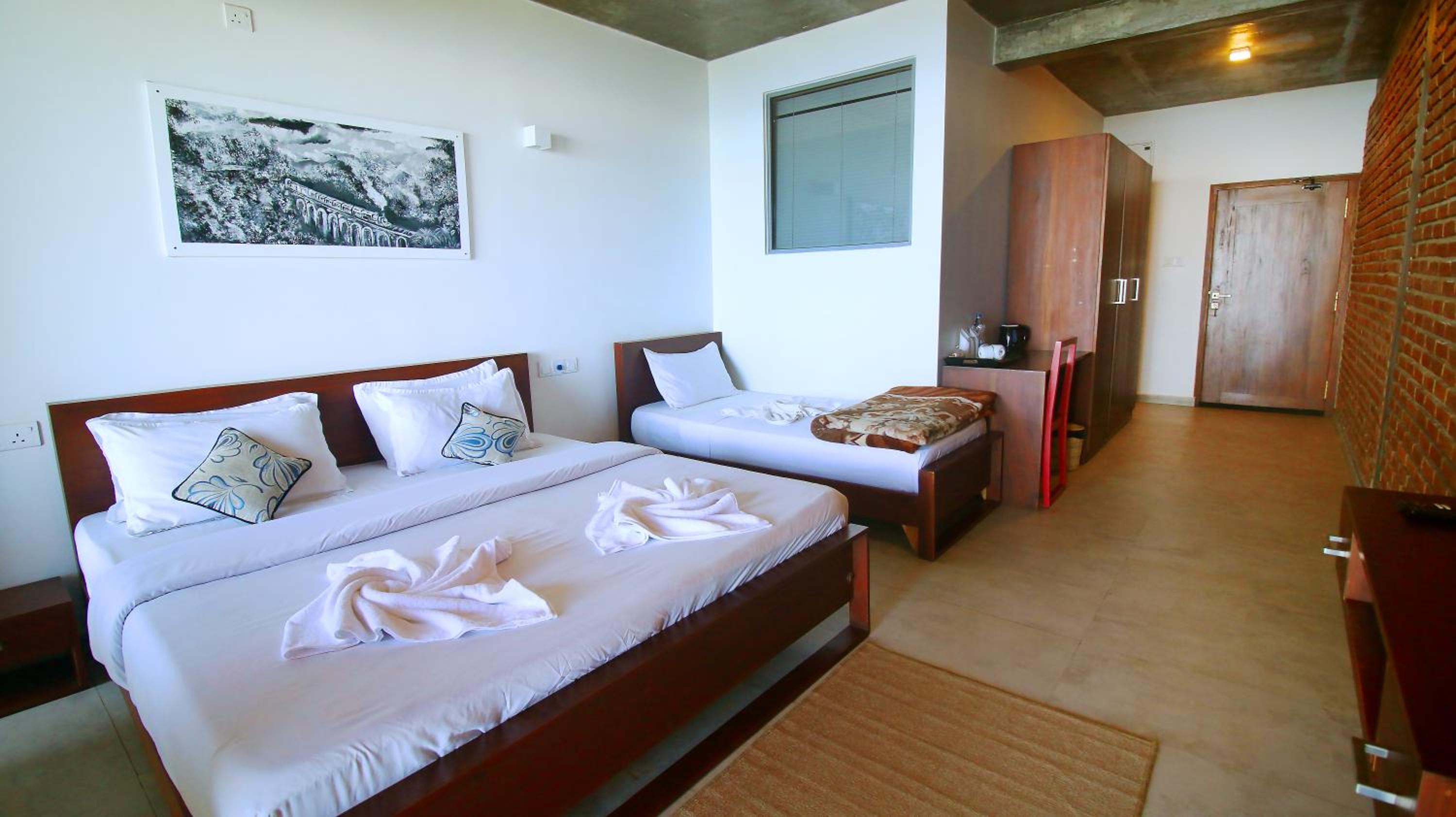 Deluxe Triple Room with balcony and Mountain view