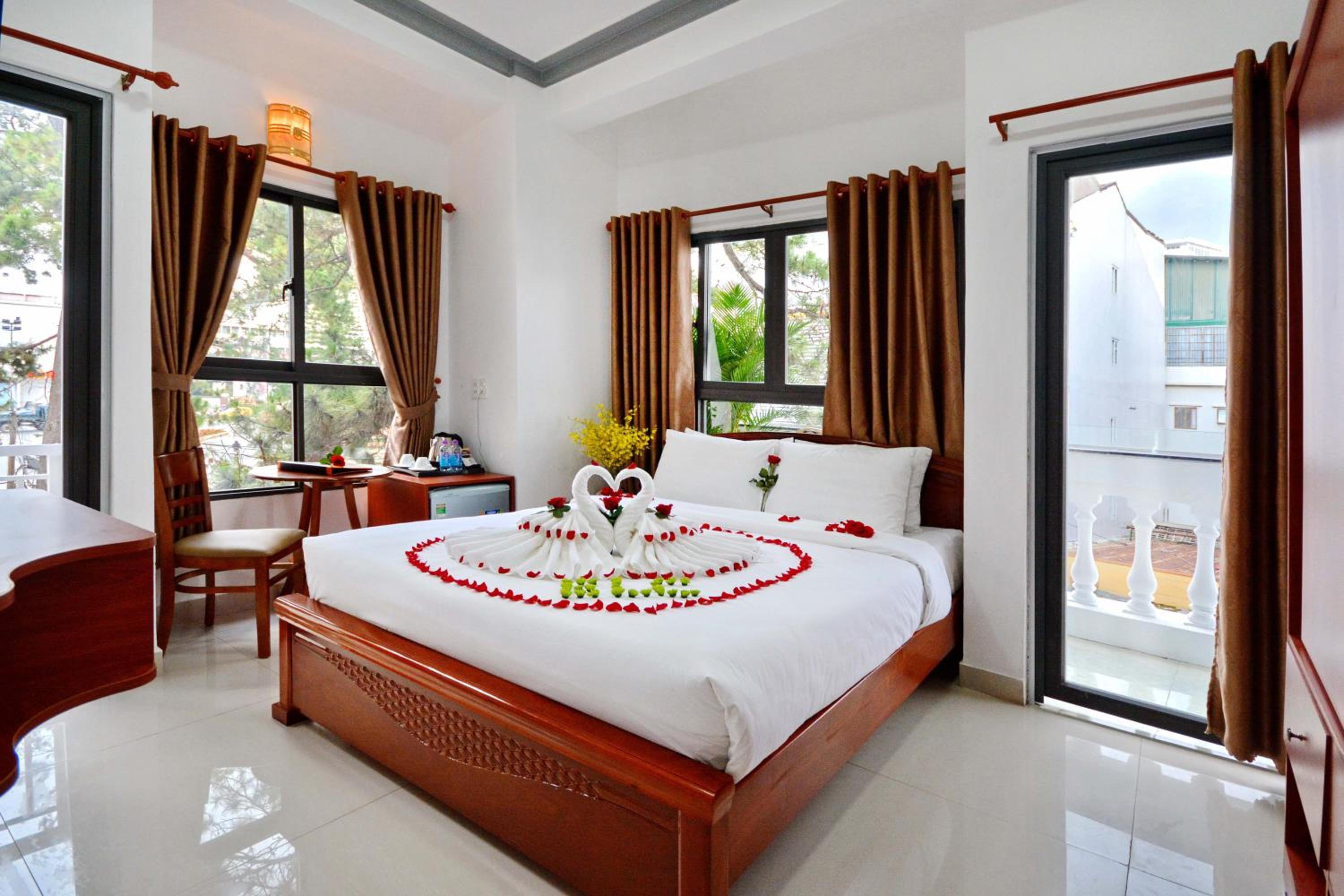 Suite - Photo 1
