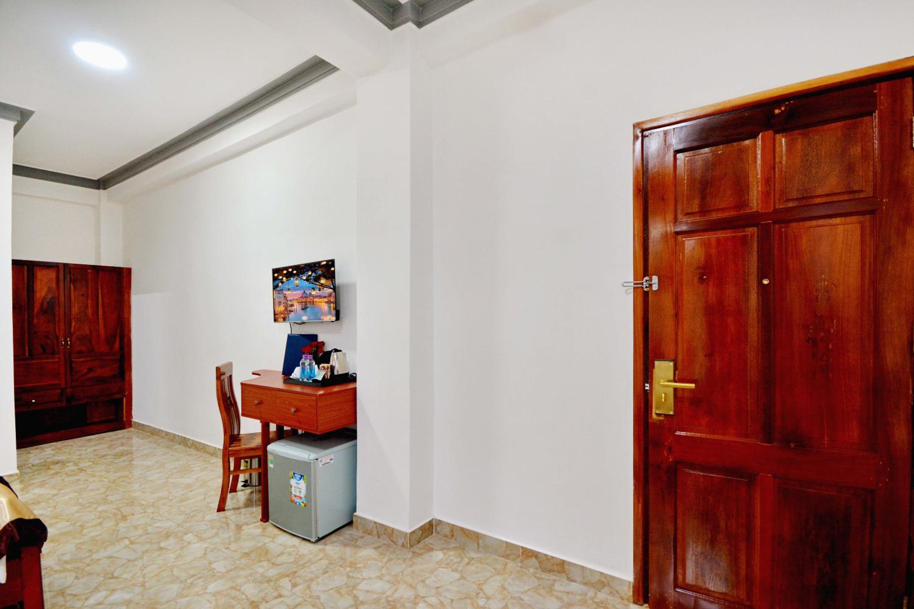 Deluxe Double Room with Balcony - Photo 3