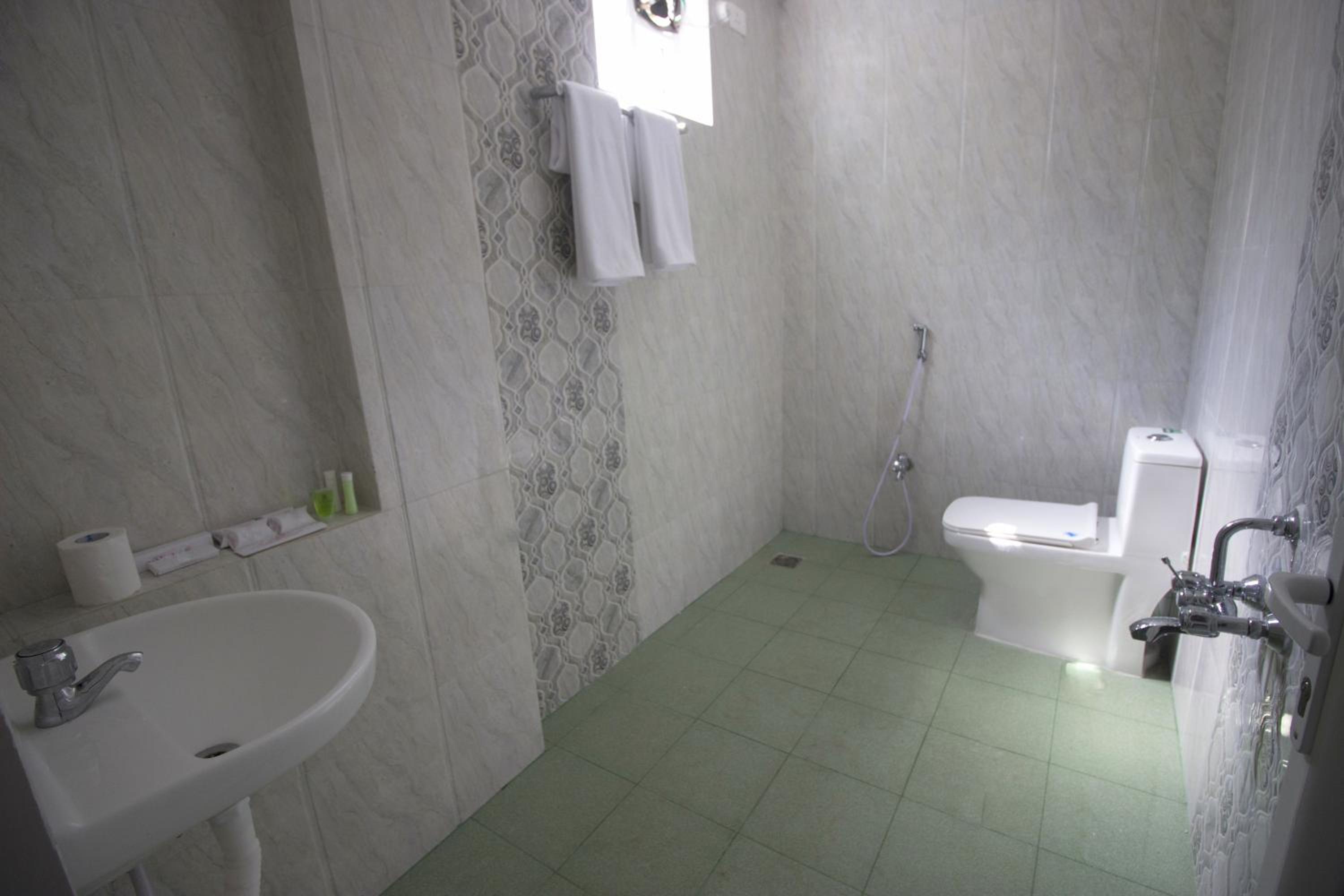 Deluxe Double Room (2 Adults + 1 Child) - Photo 2