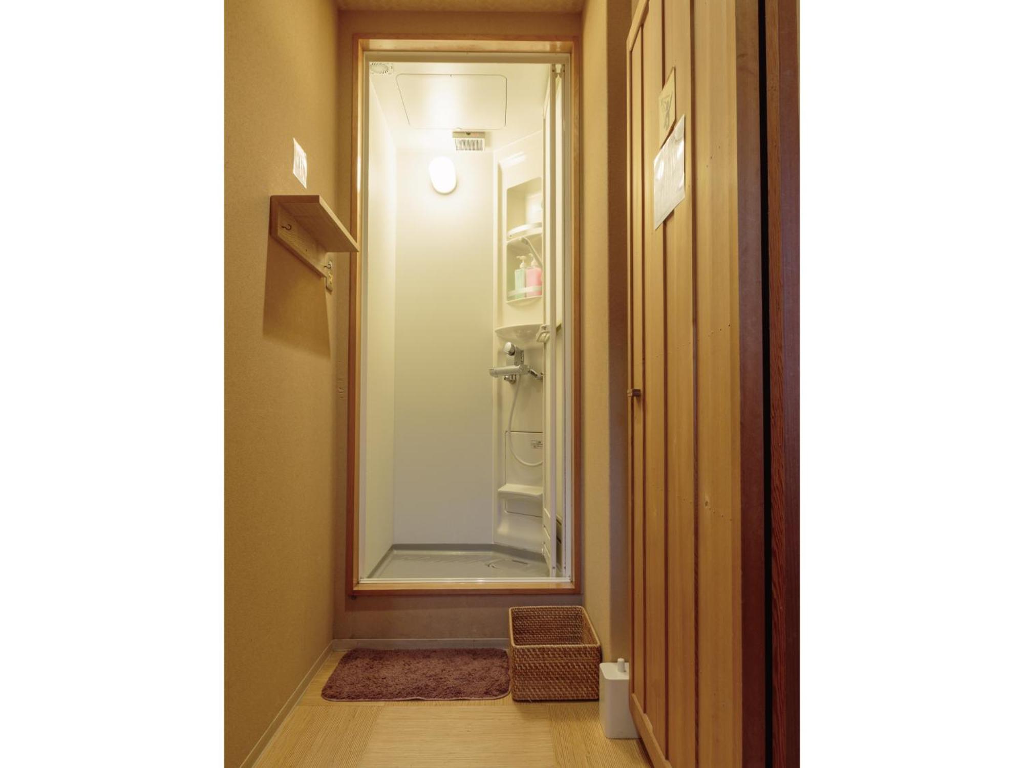 Japanese-Style Family Room ( Garden View ) with Shared Bathroom photo 2