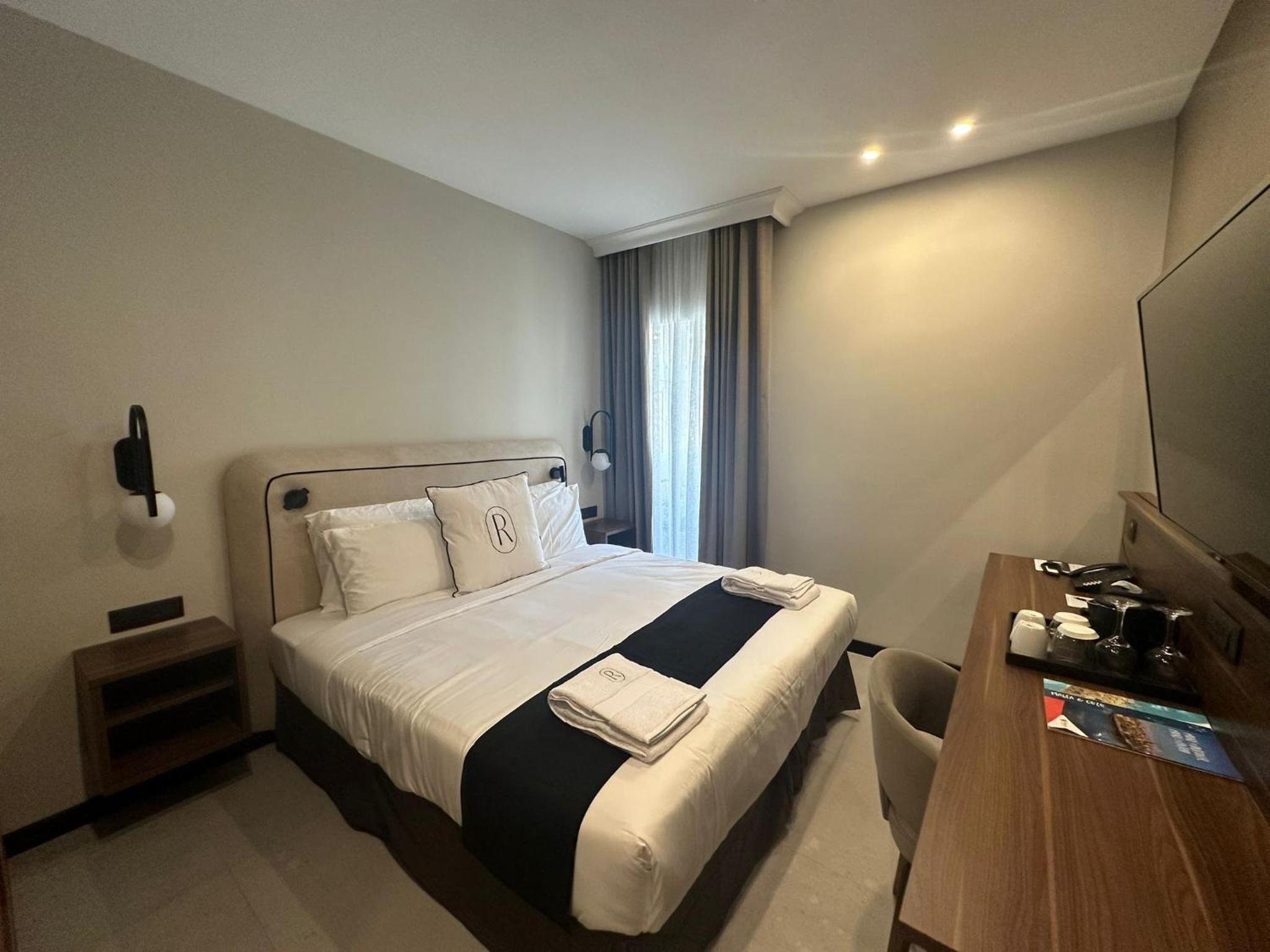 Superior Room with Maltese Balcony and Executive Lounge Access  - Photo 1