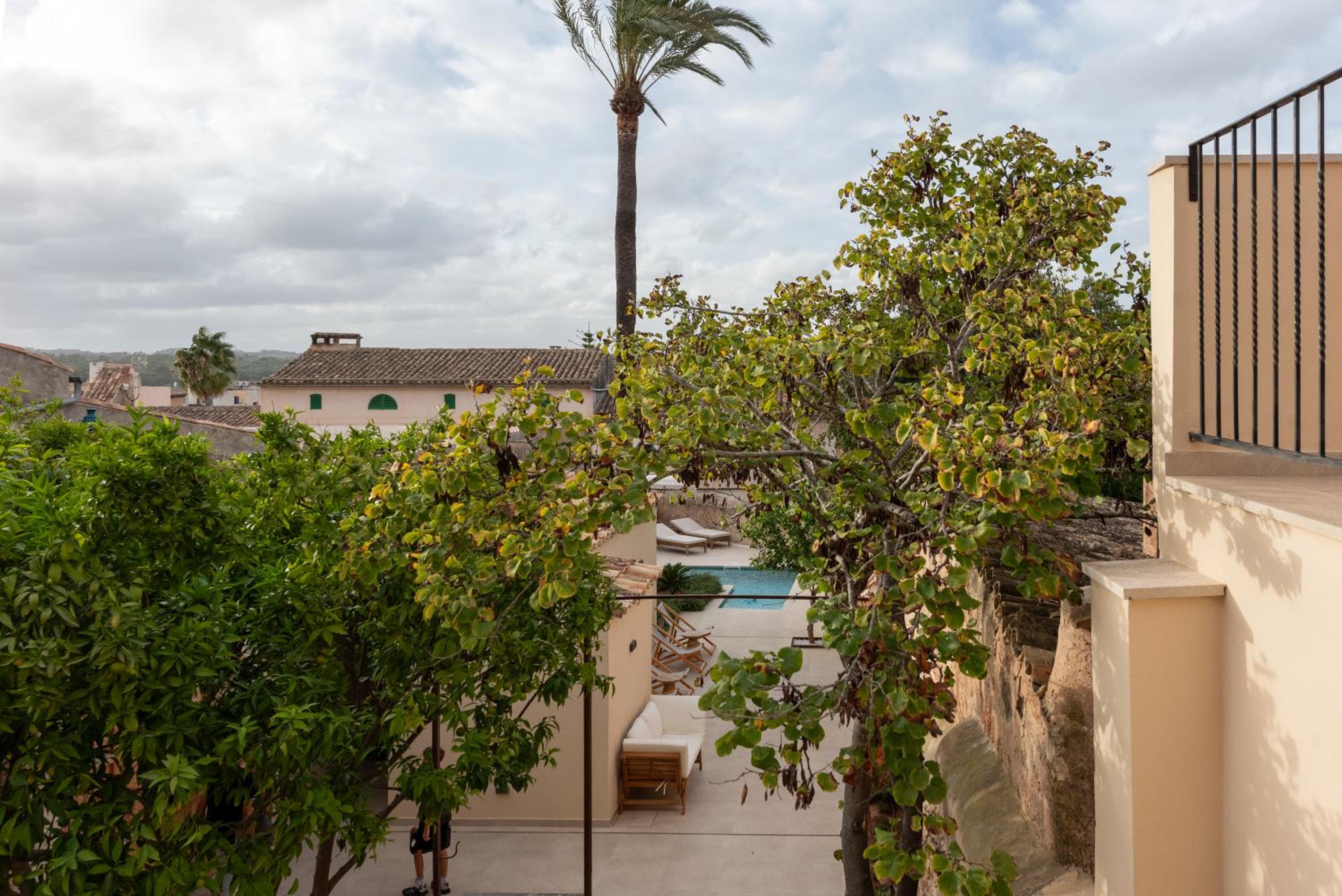 Suite with Pool View photo 3