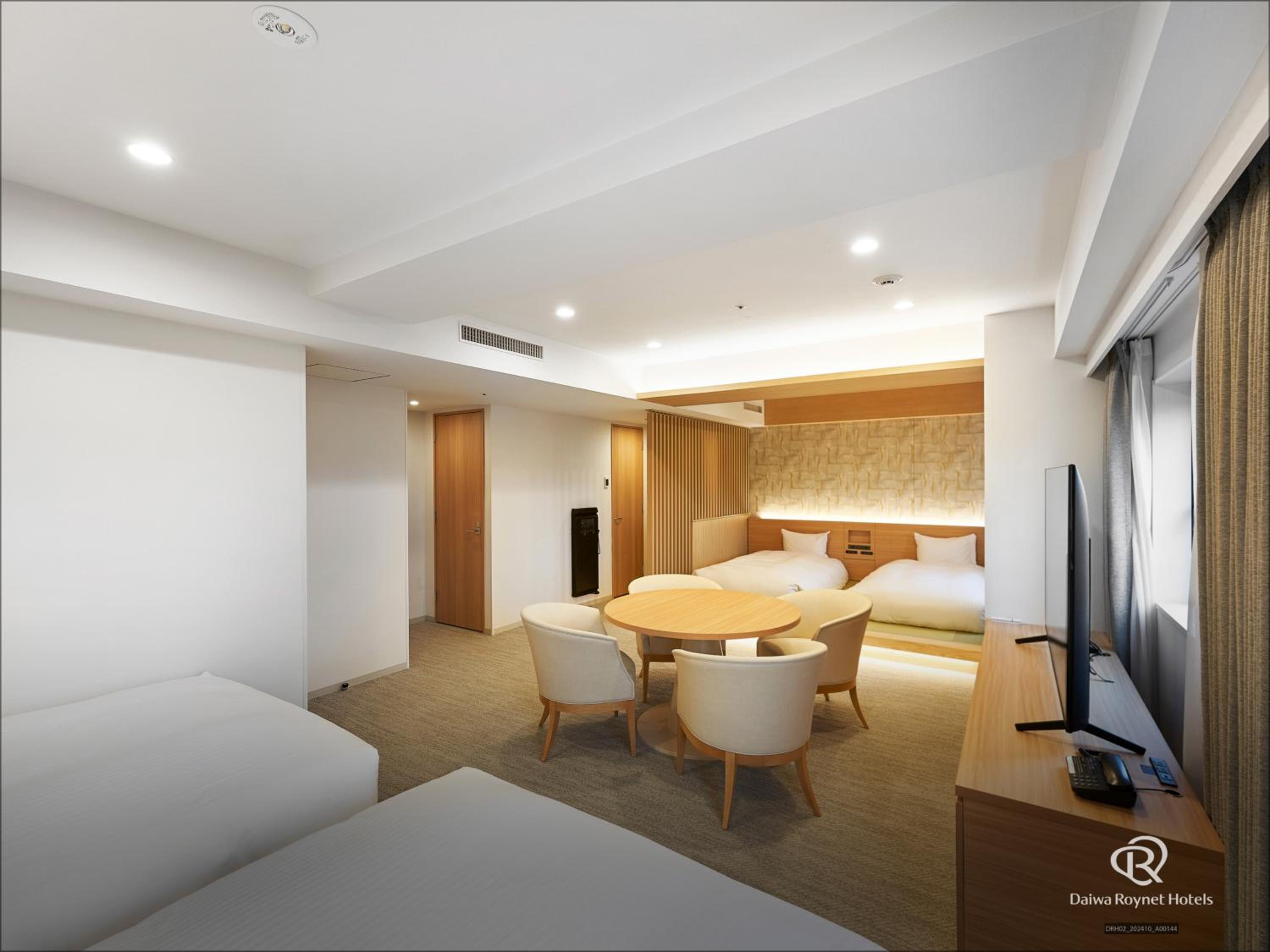 Junior Suite - Non-Smoking - Photo 2