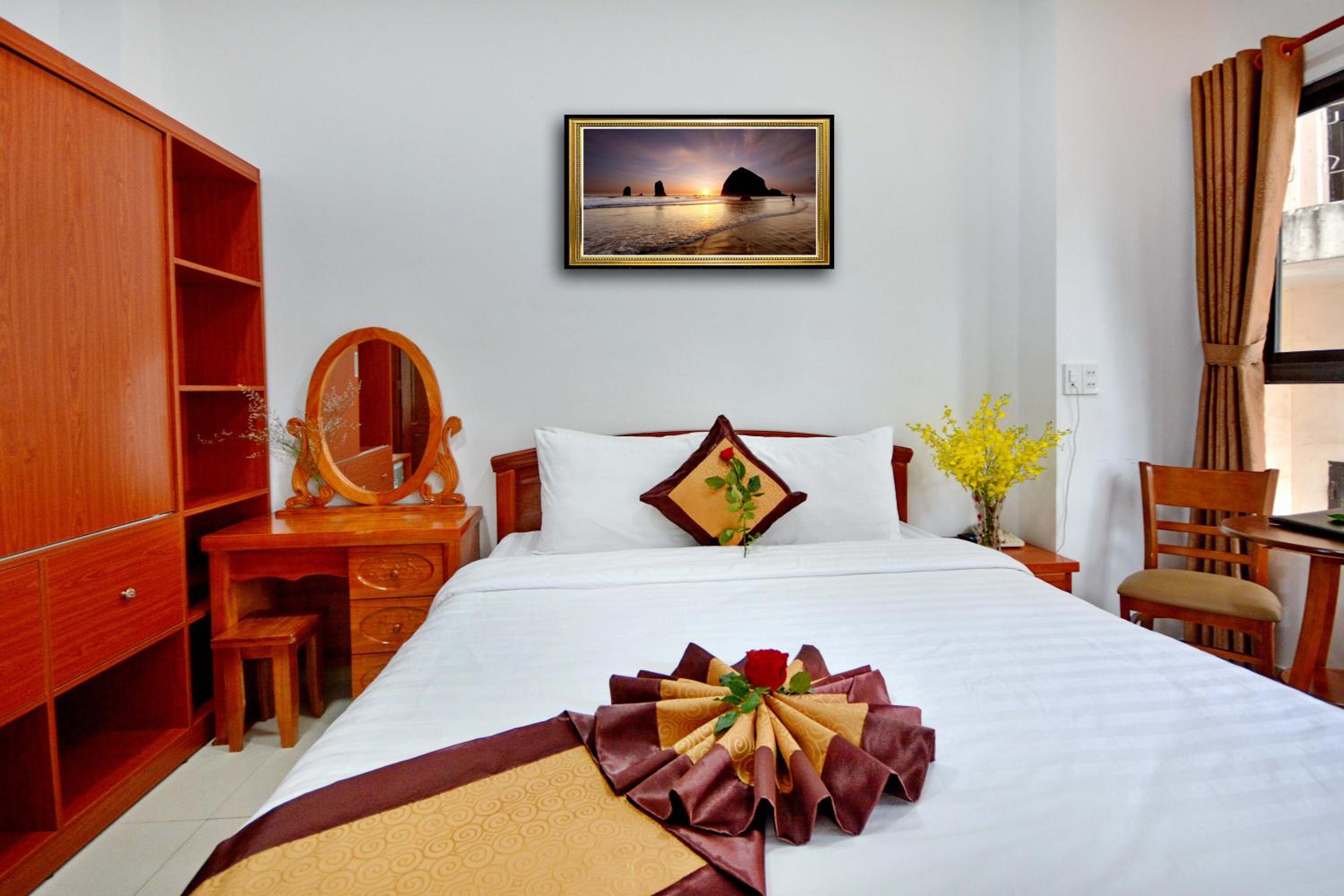 Deluxe Double Room with Balcony - Photo 4