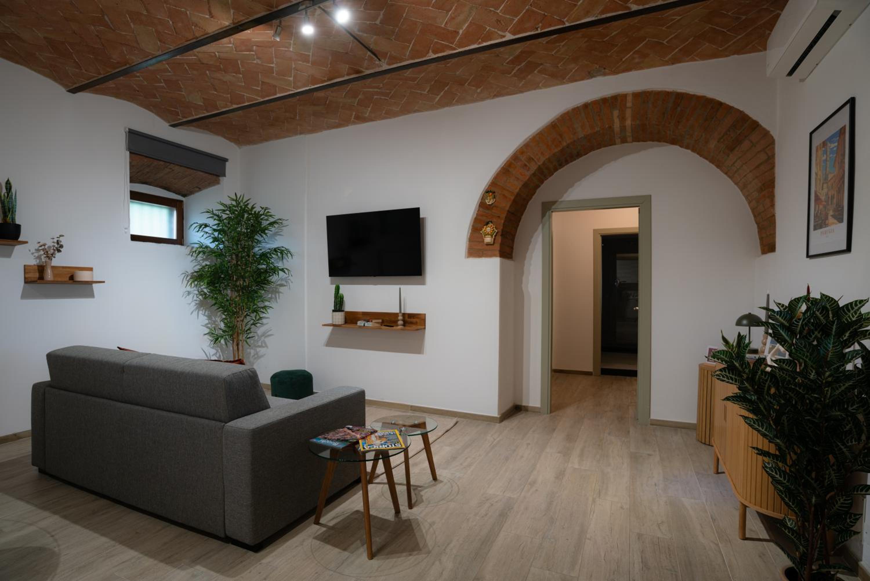 One-Bedroom Apartment photo 1