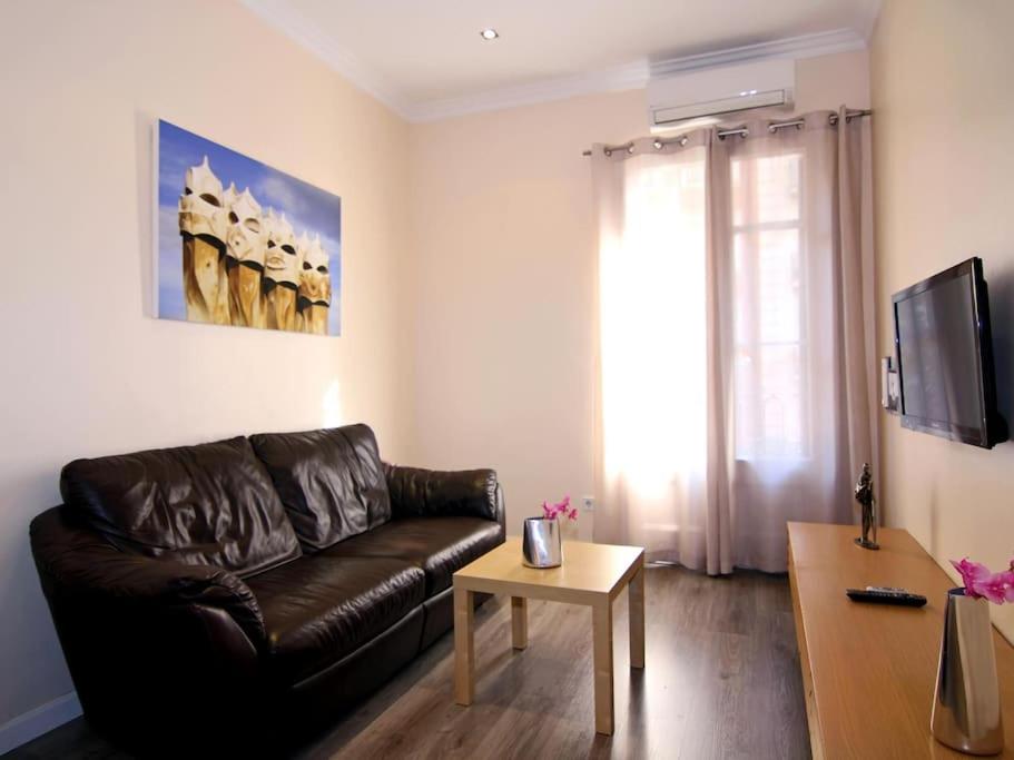 Three-Bedroom Apartment - Calle Corsega 211 photo 2