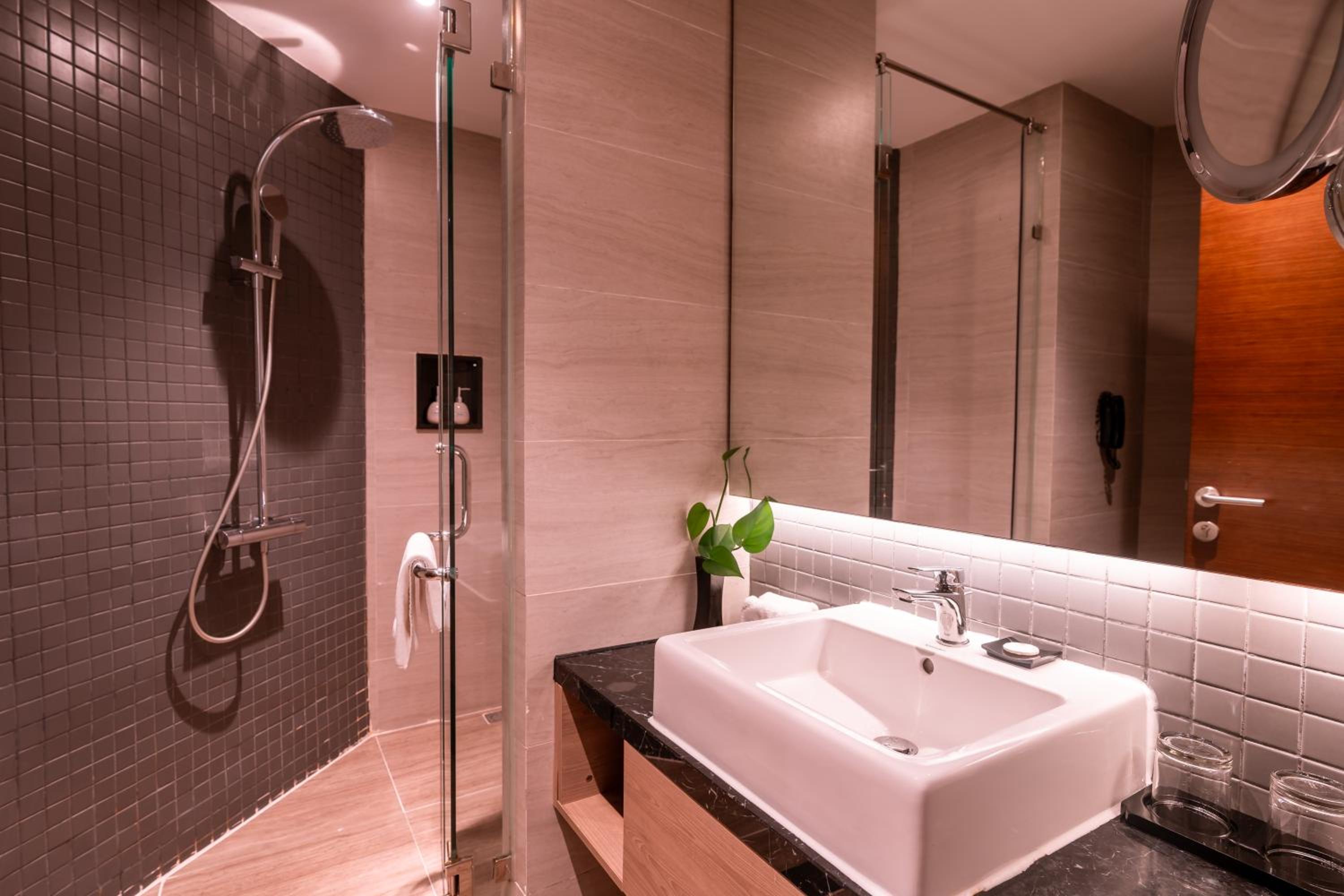 Superior Double Room with Balcony with Free Herbal Foot Bath 15 mins photo 3
