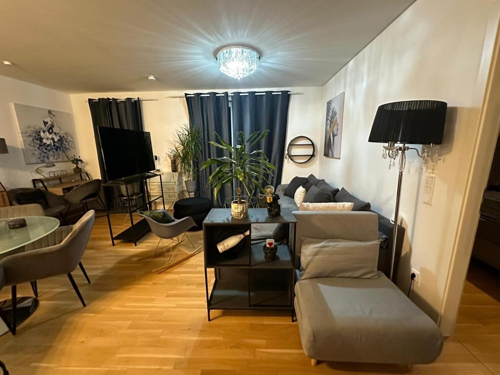 One-Bedroom Apartment photo 1