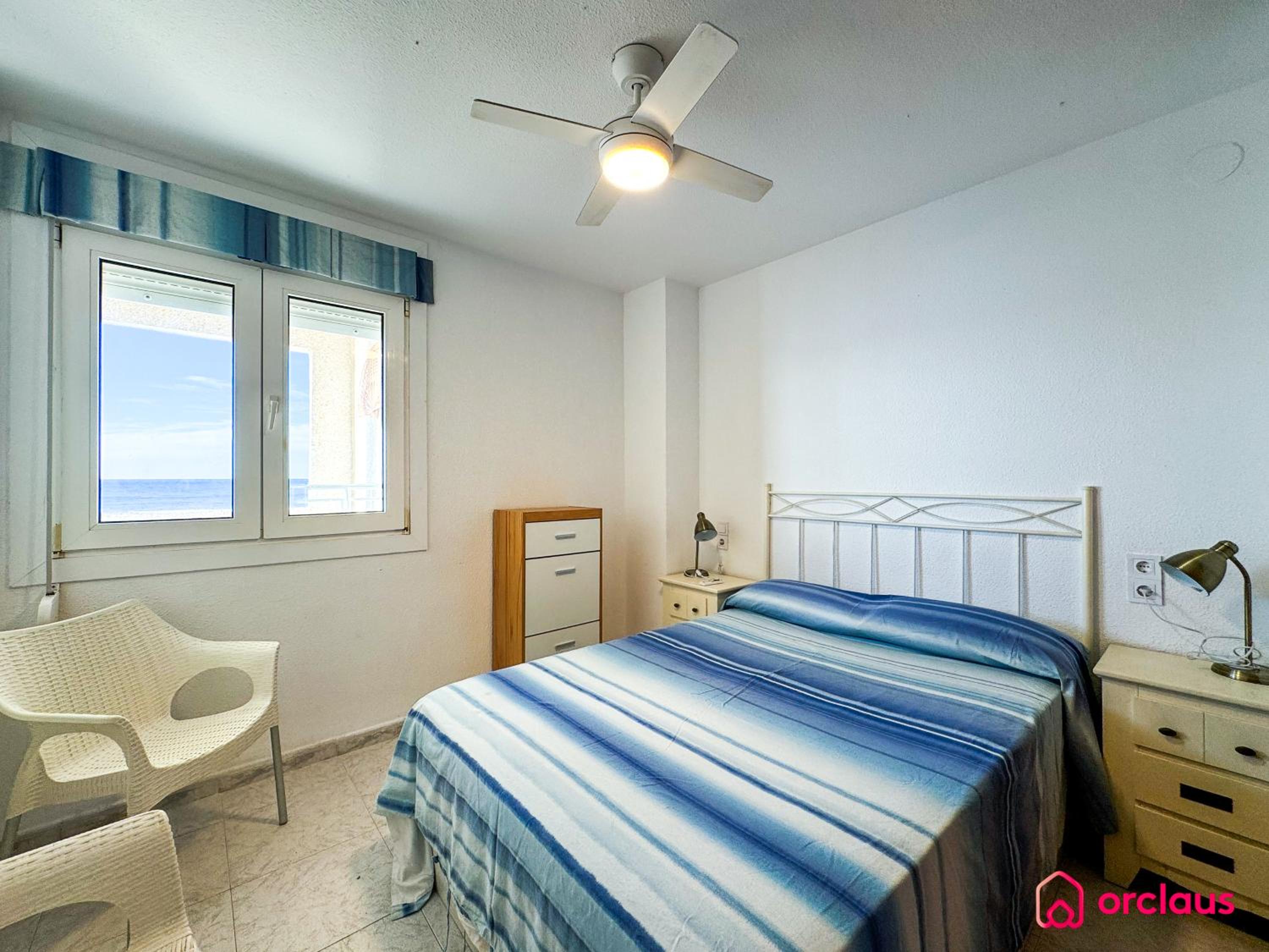 Apartamento de dos habitaciones con terraza y vista al mar