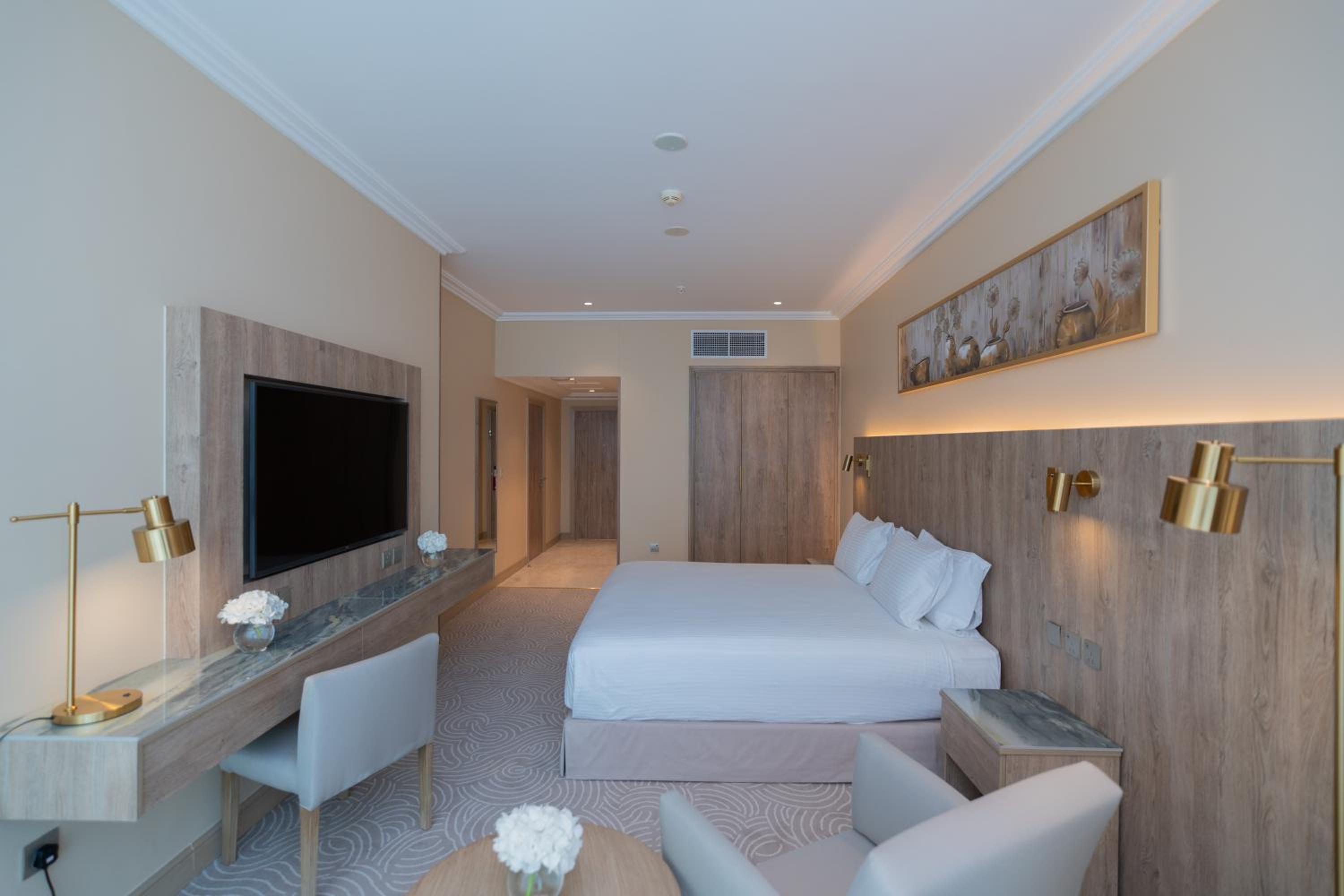 Superior King Room with Part Haram View - Photo 3