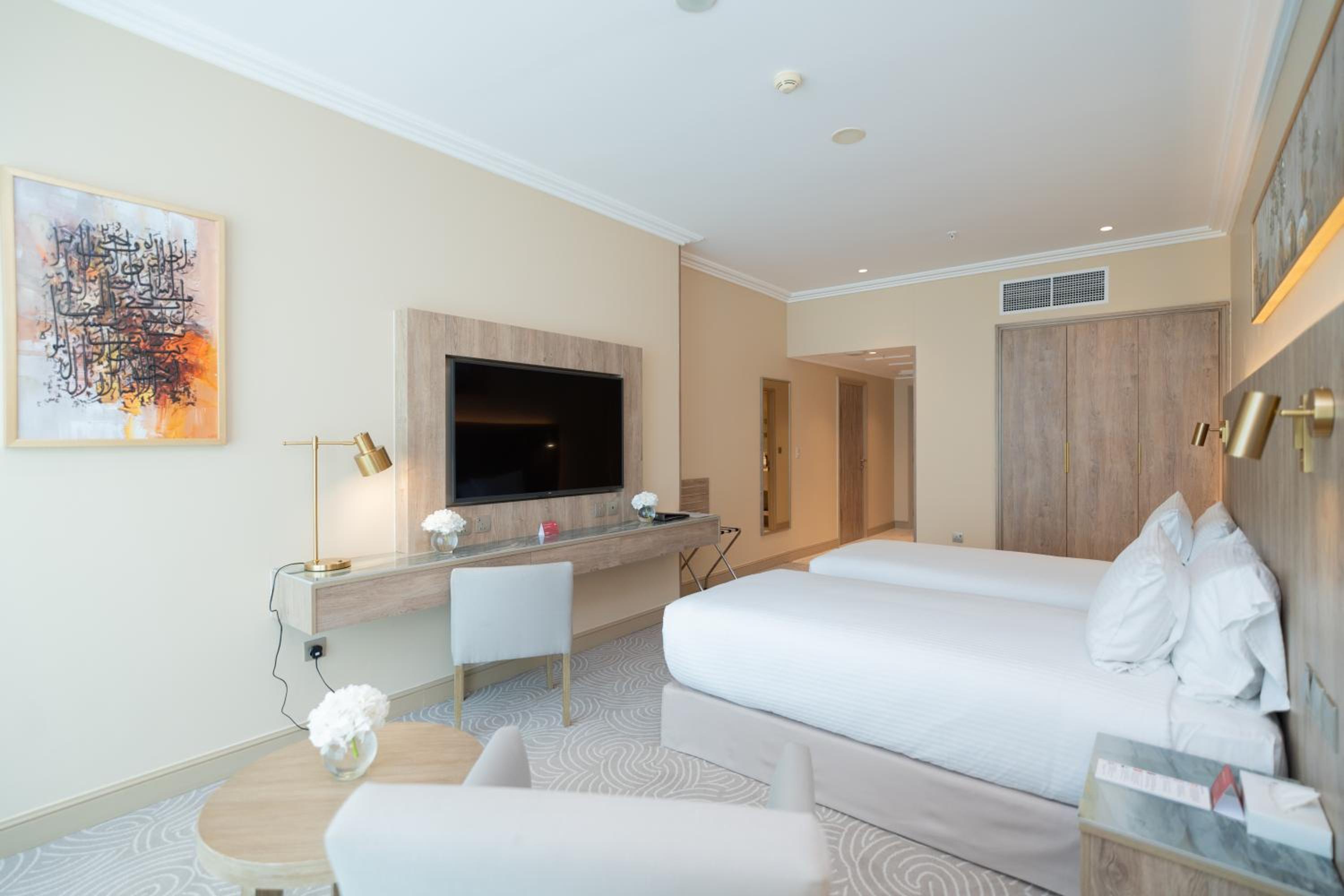 Superior Twin Room with Partial Kaaba View - Photo 1