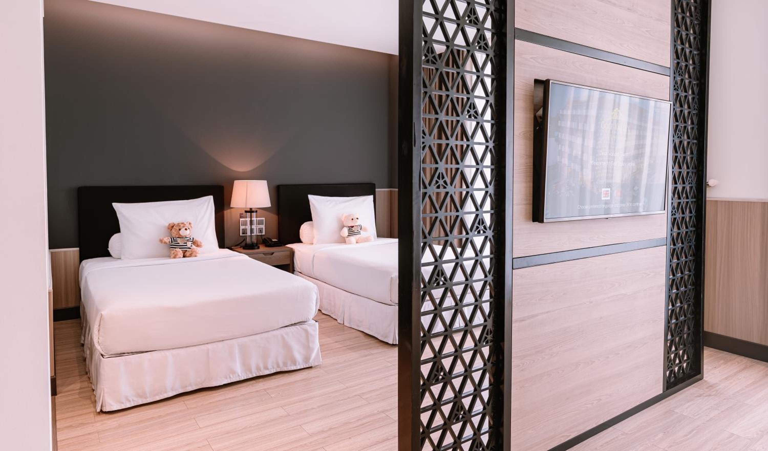 Premium Deluxe Twin Room with Balcony with Free Herbal Foot Bath 15 mins photo 2