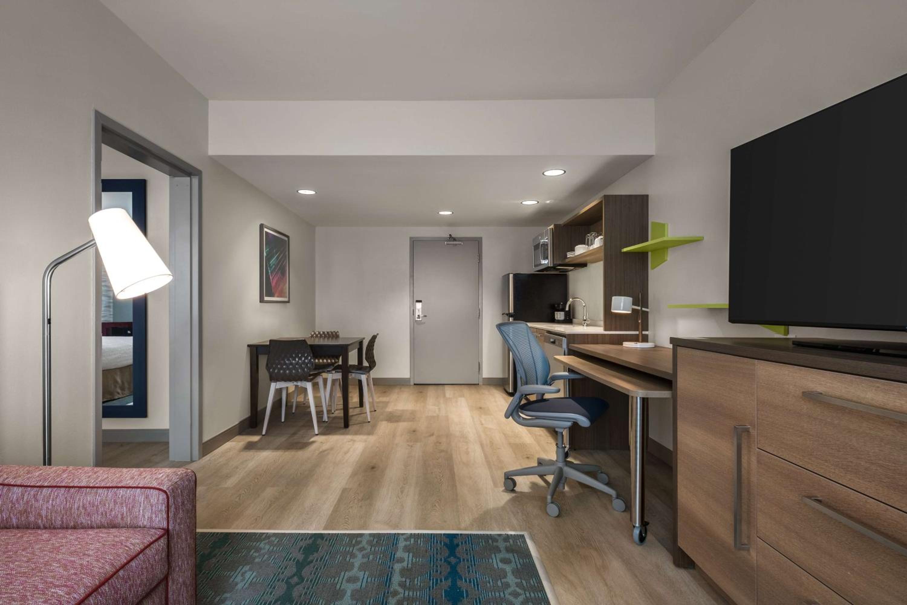 One-Bedroom King Suite - Photo 4