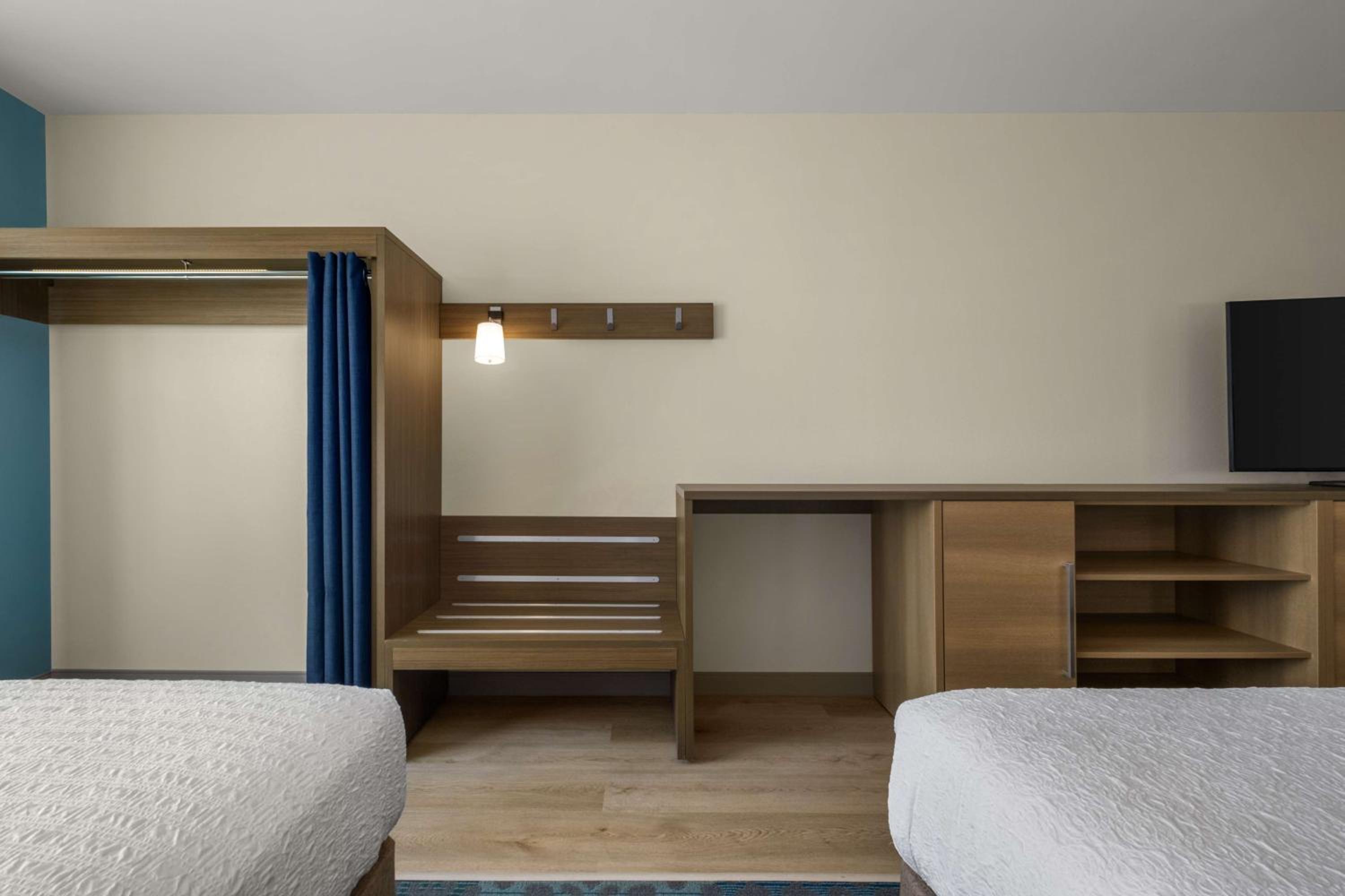 Studio Suite with Two Queen Beds - Photo 7