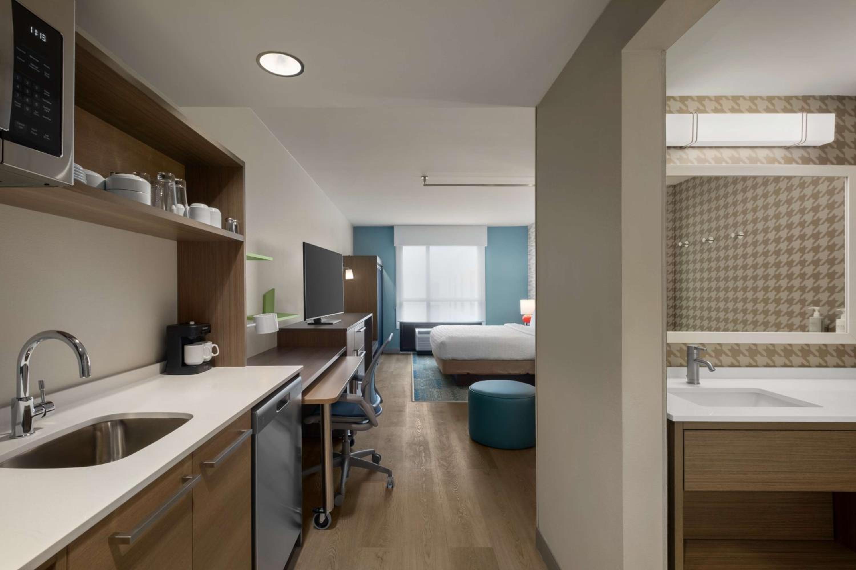 King Studio Suite - Photo 11