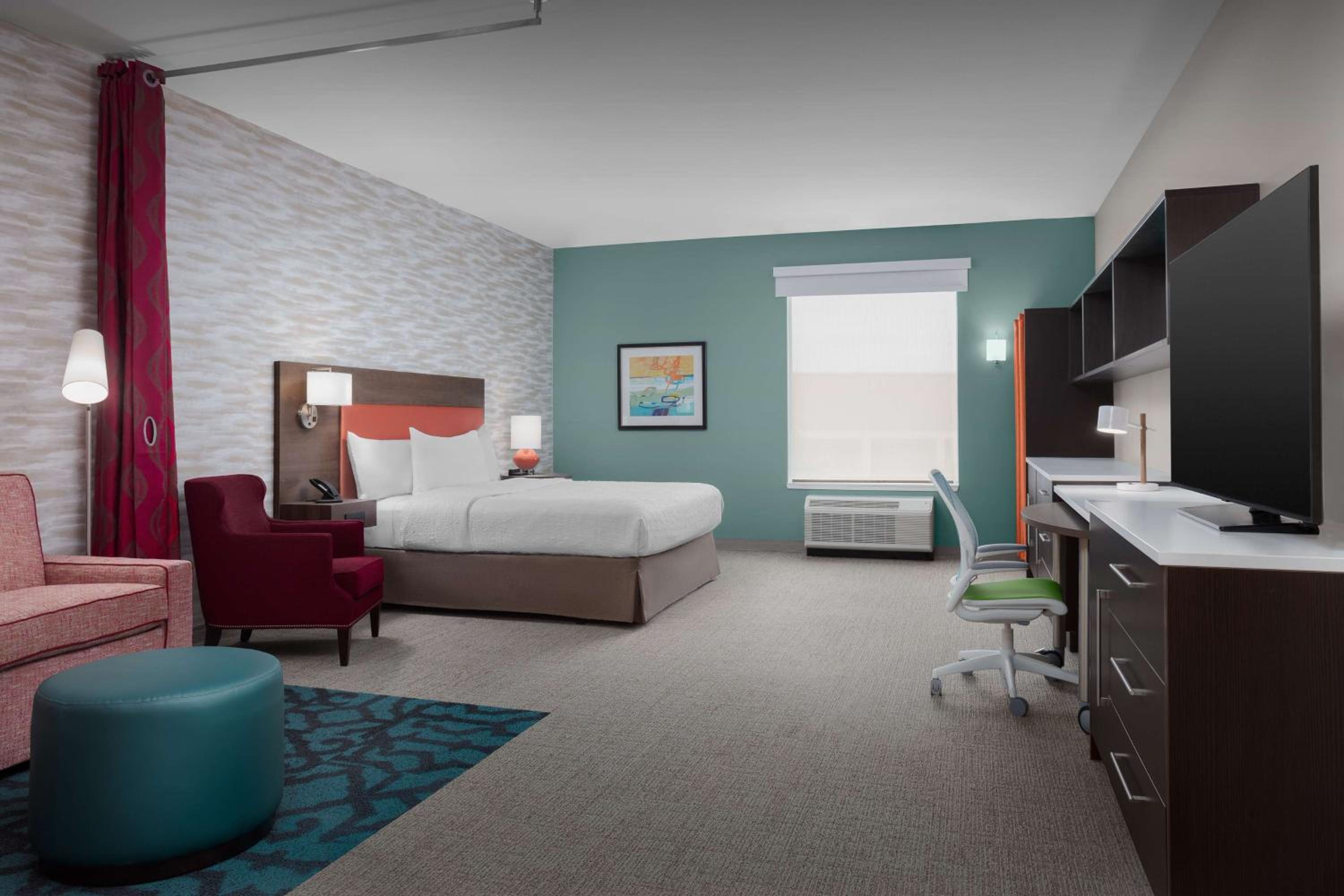 One-Bedroom King Suite with Bath Tub - Mobility Accessible - Photo 1
