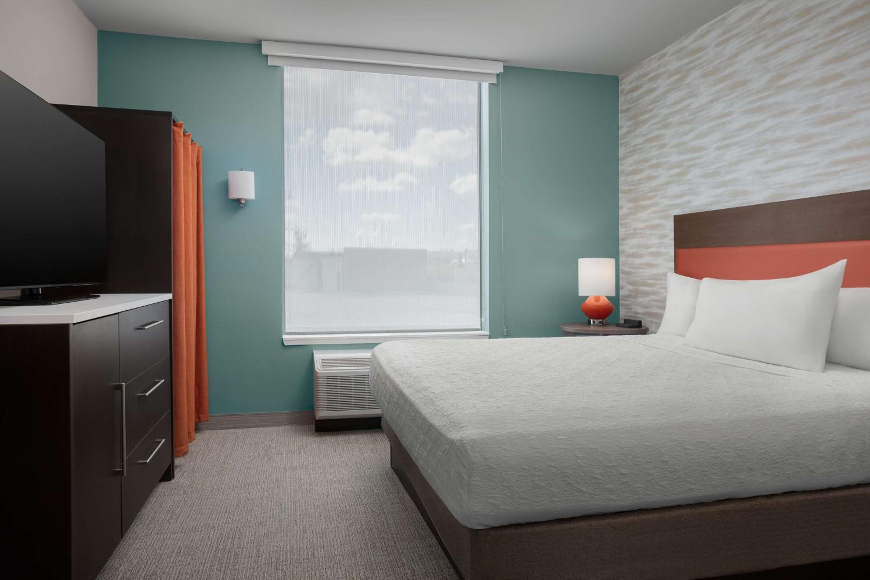 One-Bedroom King Suite - Photo 2
