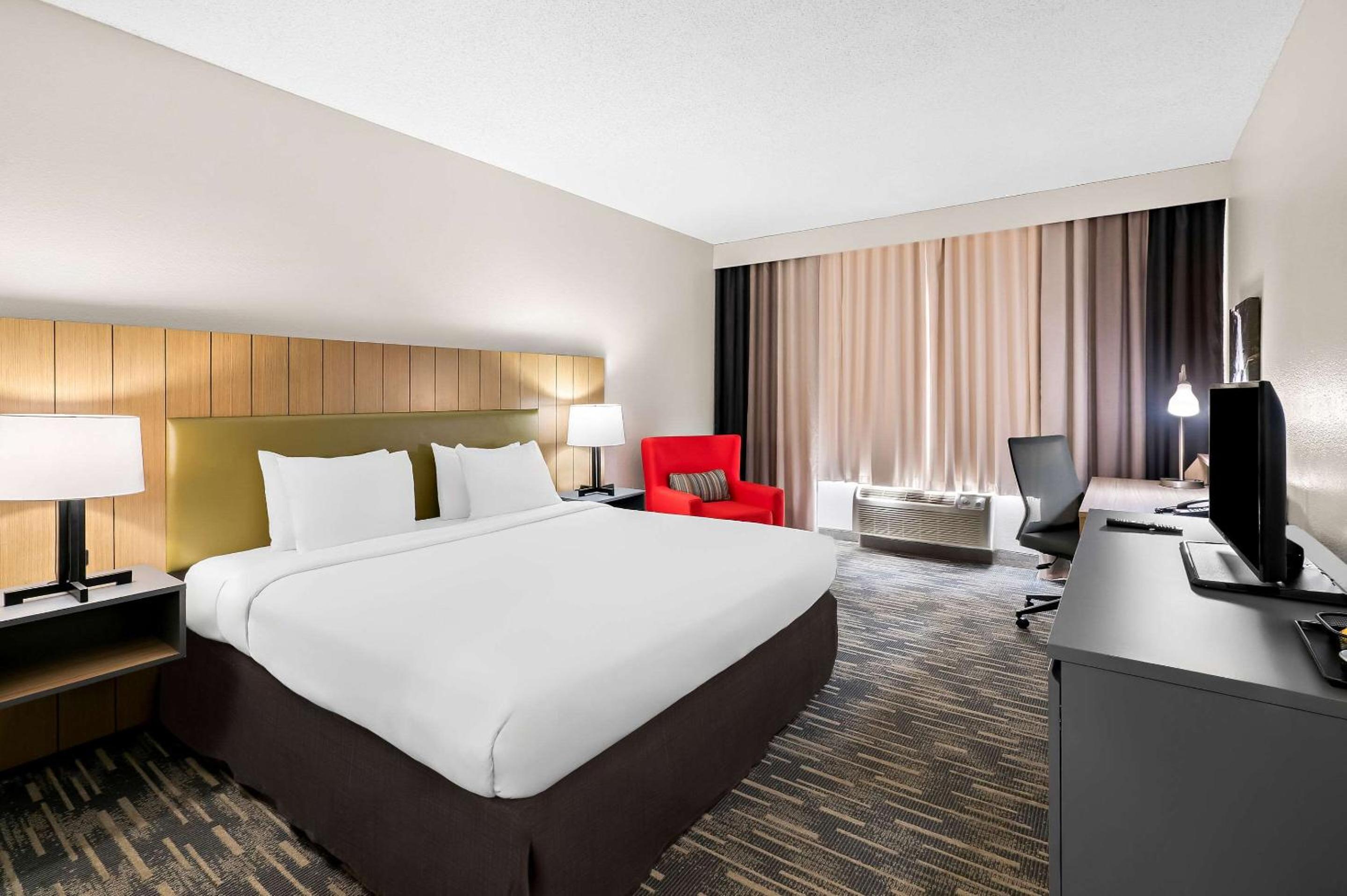 King Room - Non-Smoking - Photo 1