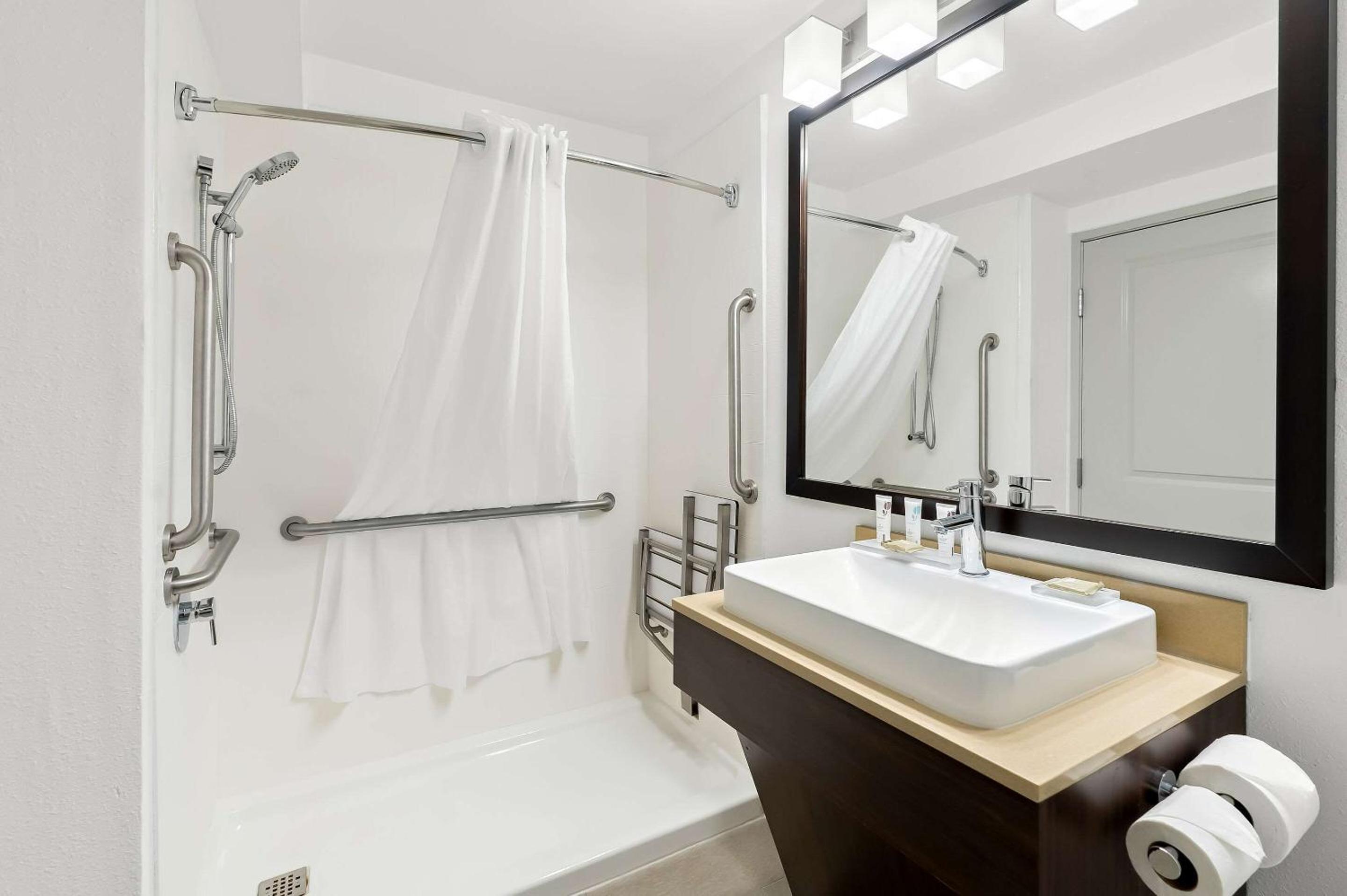 King Room - Disability Access/Non-Smoking - Photo 2
