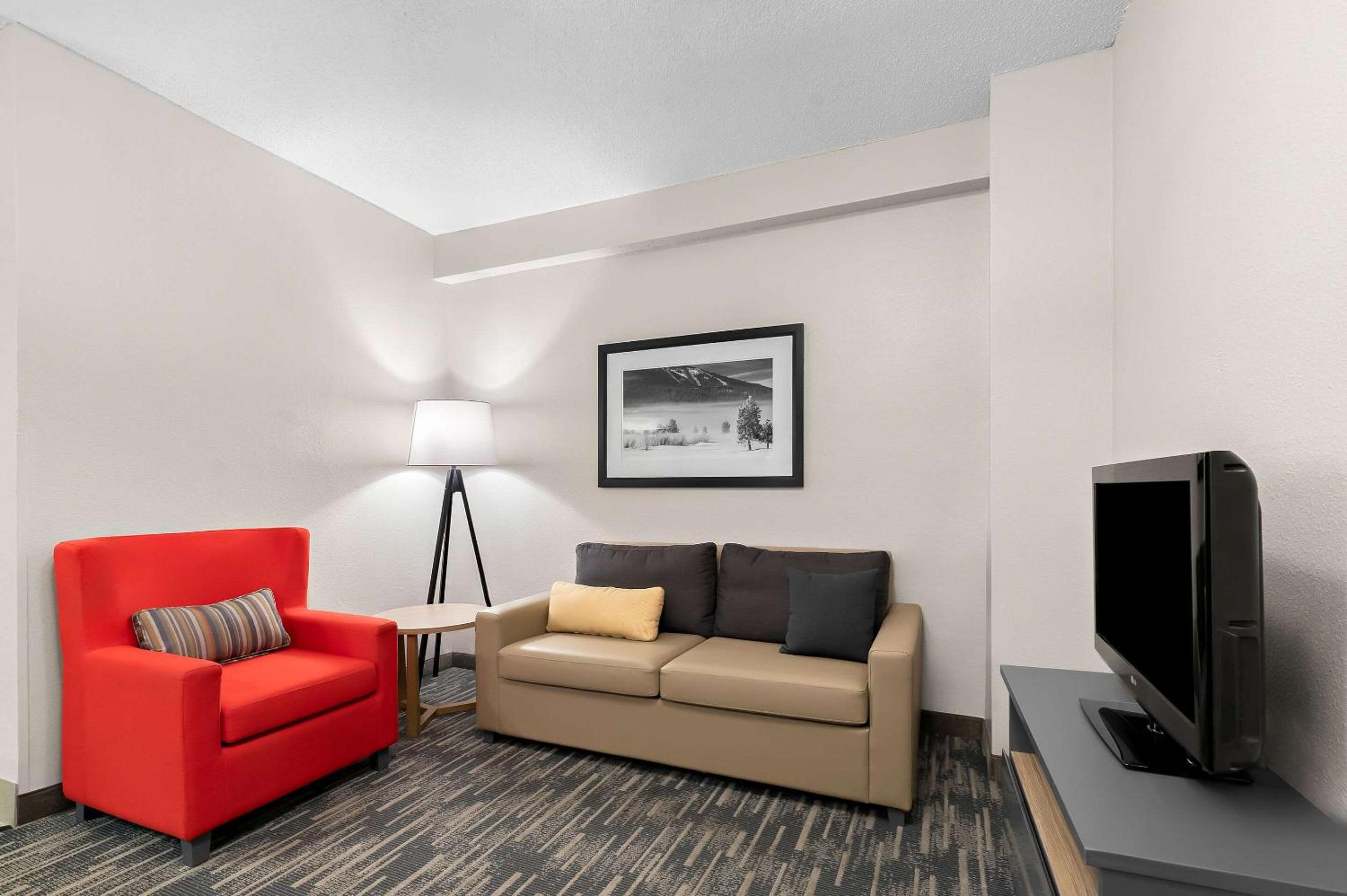 One-Bedroom King Suite - Non-Smoking - Photo 1